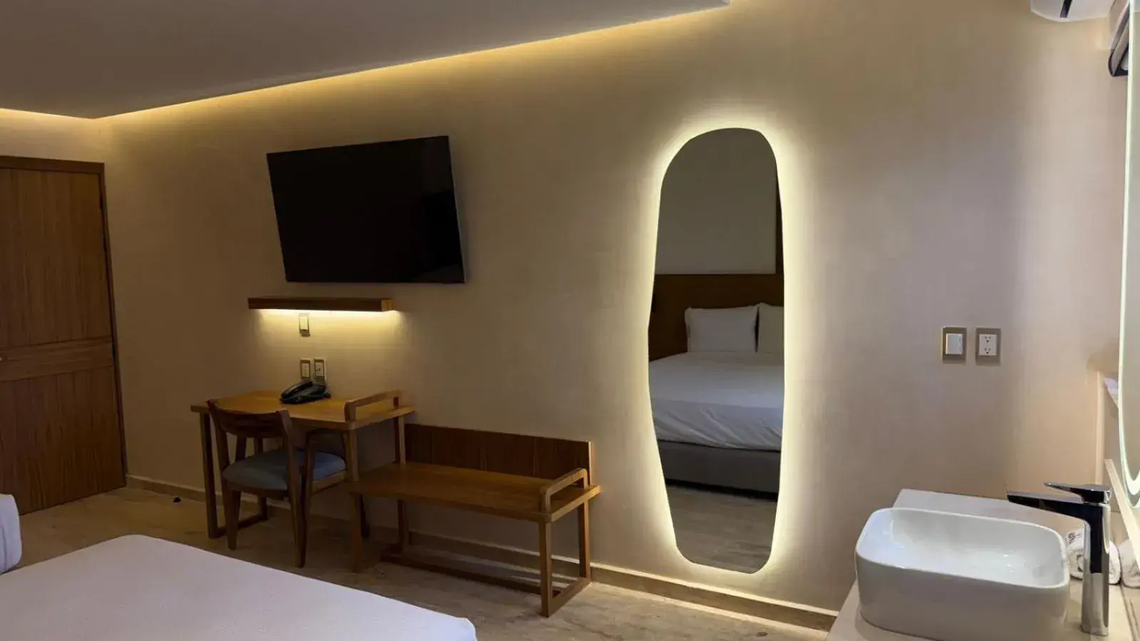 Twin Room with City View in Hotel Makkan Boca Twin Room with City View in Hotel Makkan Boca