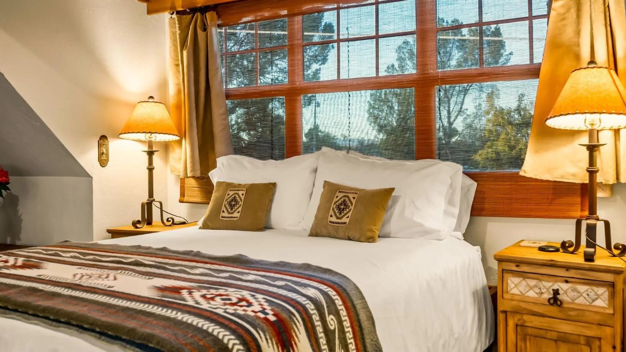 Bed in Tubac Country Inn