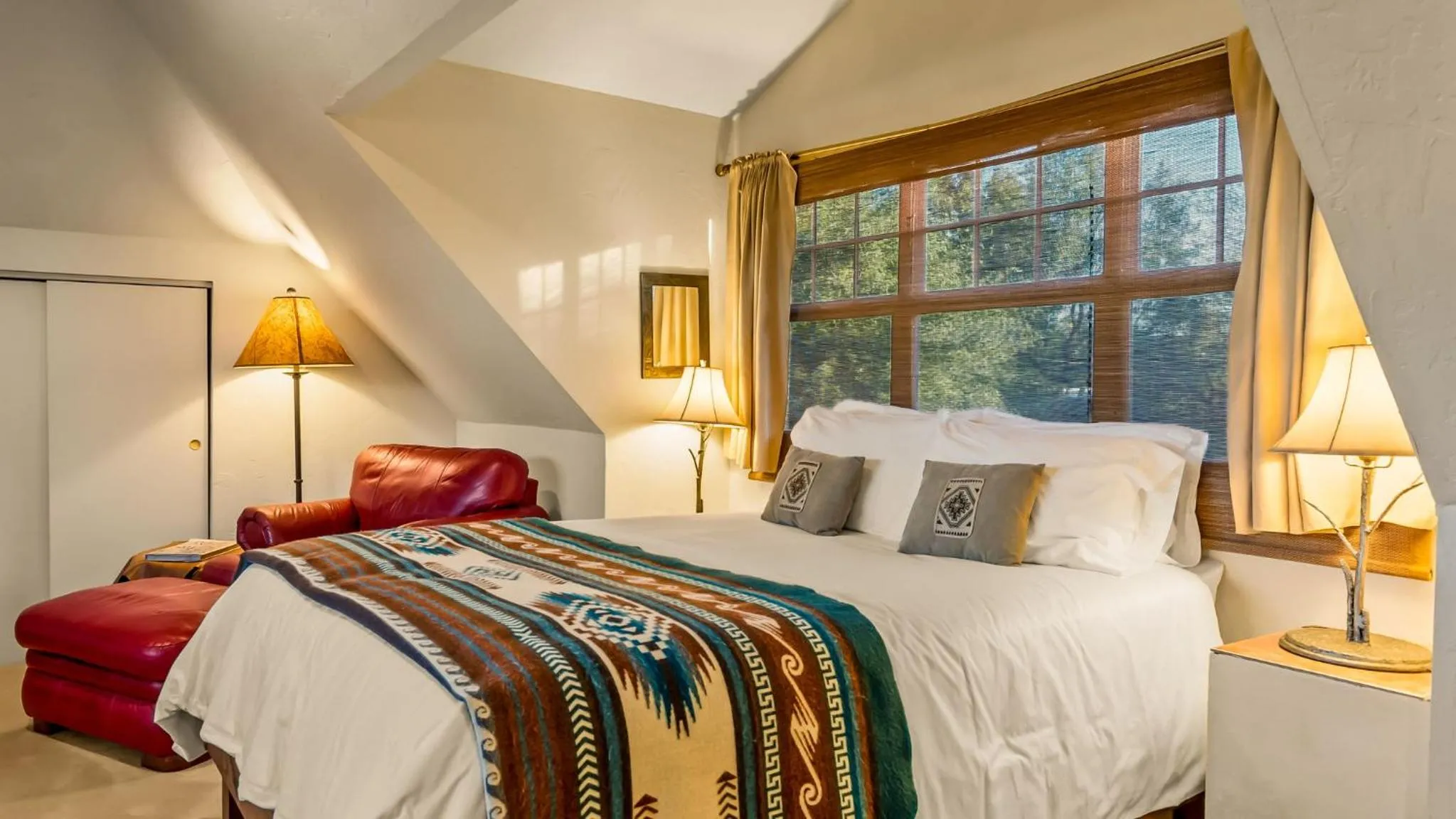 Bed in Tubac Country Inn