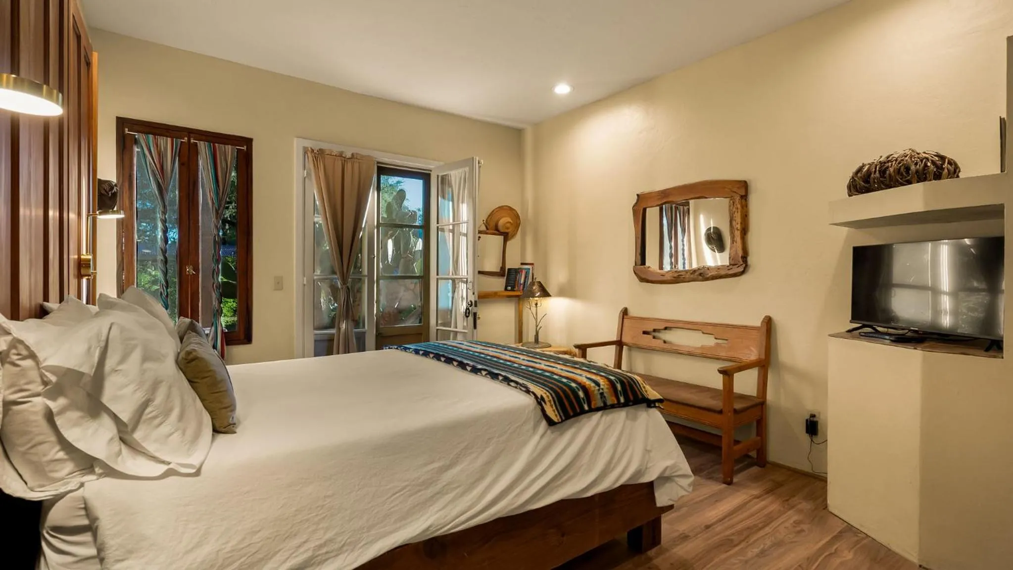 Bed in Tubac Country Inn