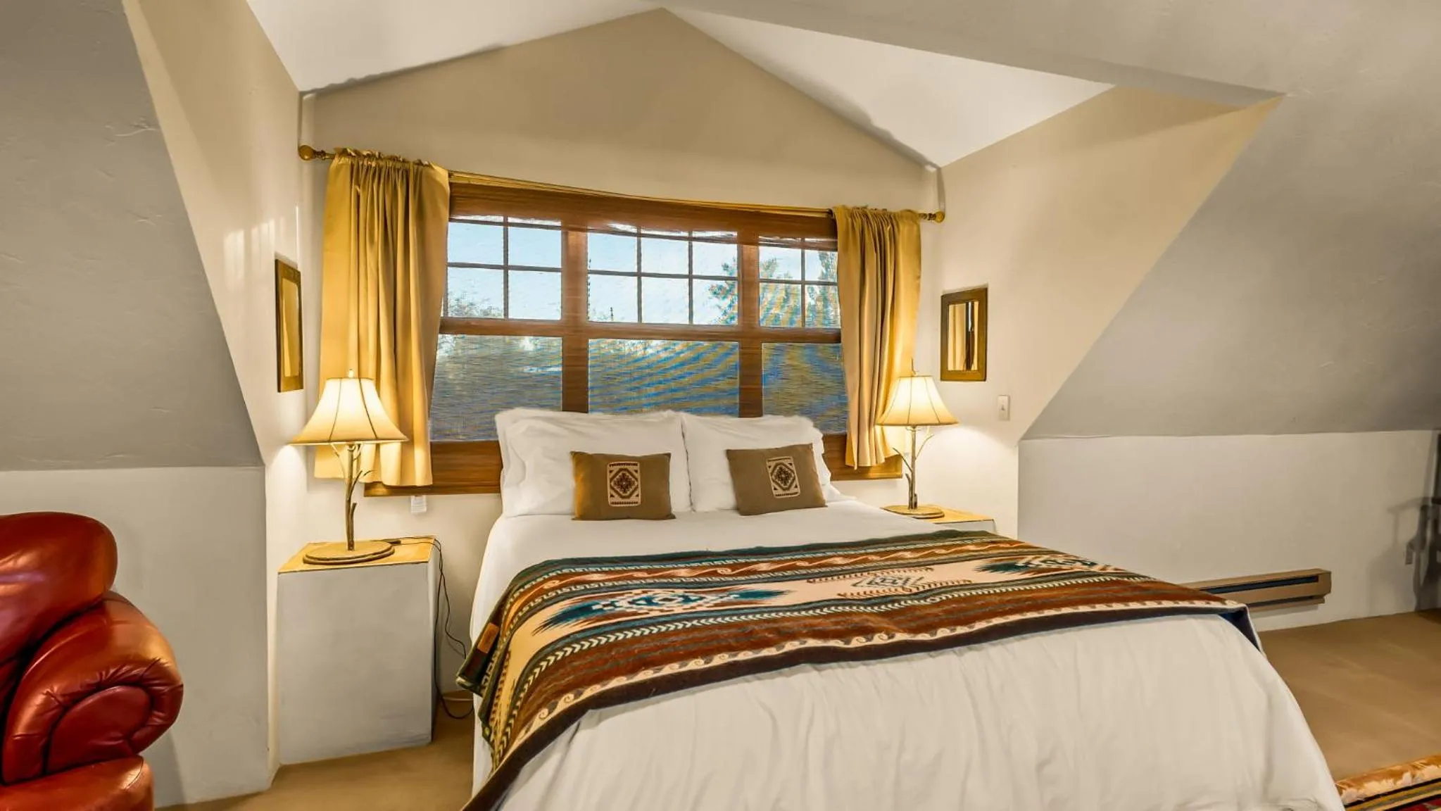 Bed in Tubac Country Inn