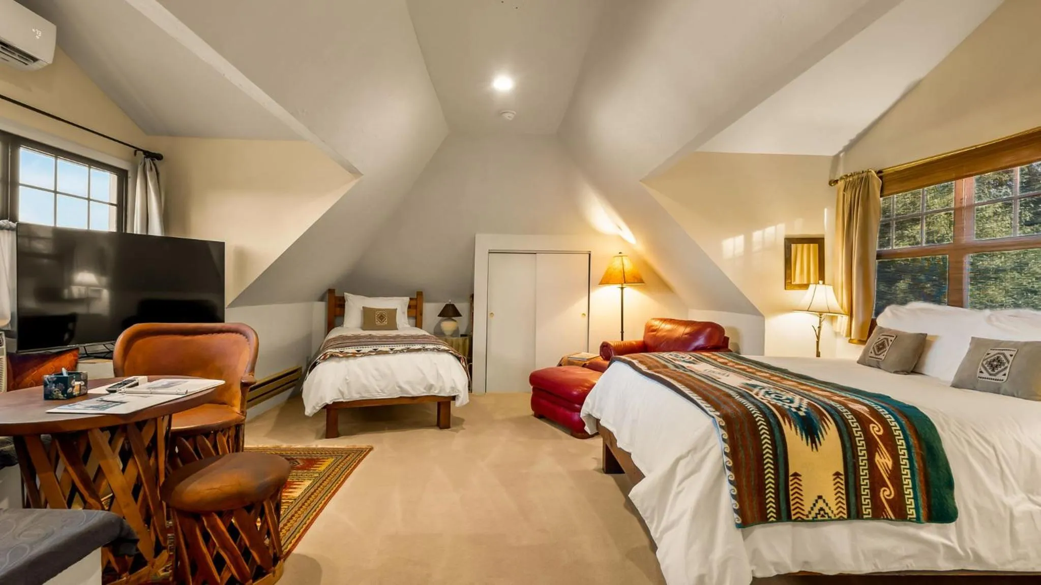 Bed in Tubac Country Inn