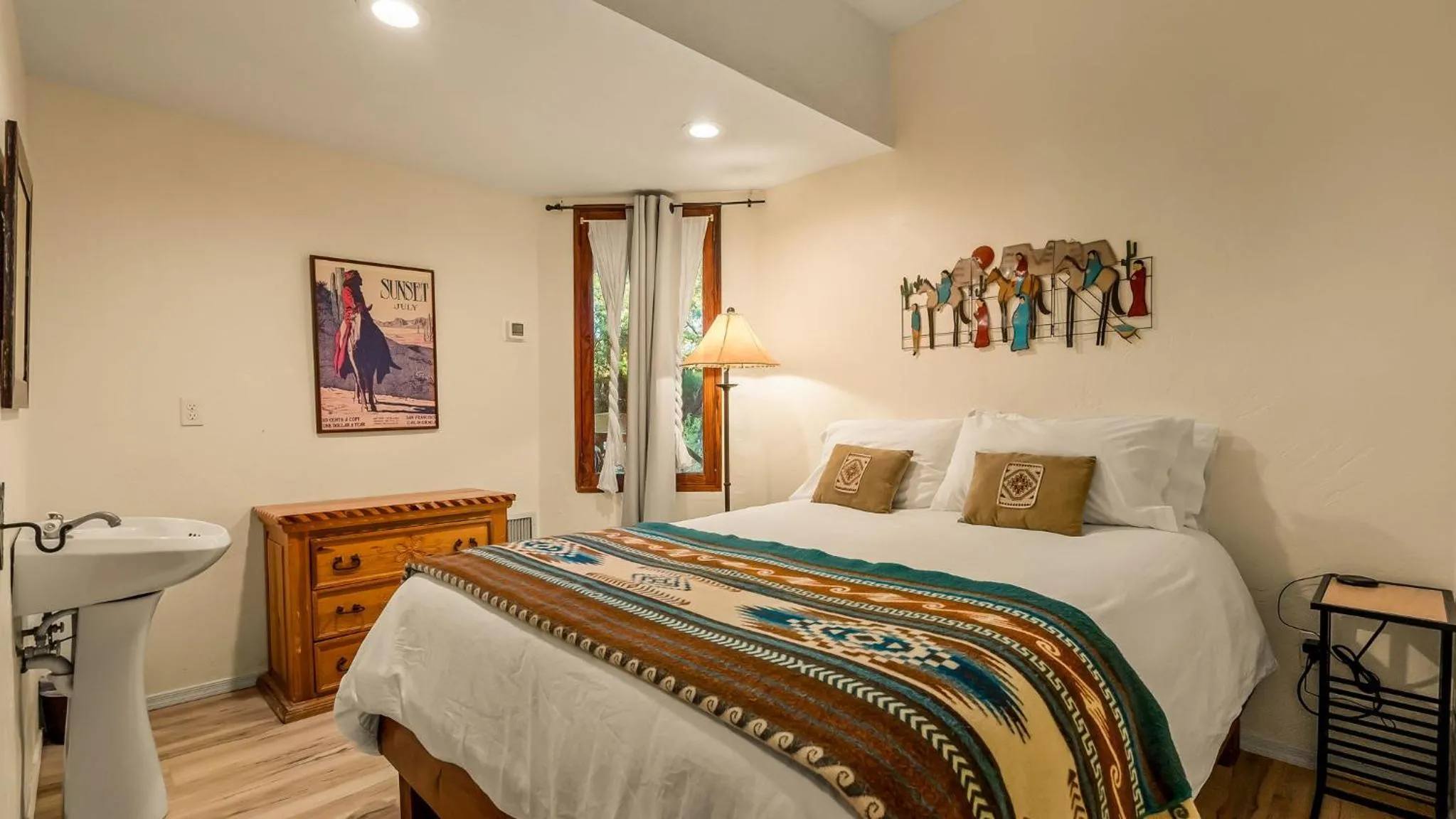 Bed in Tubac Country Inn