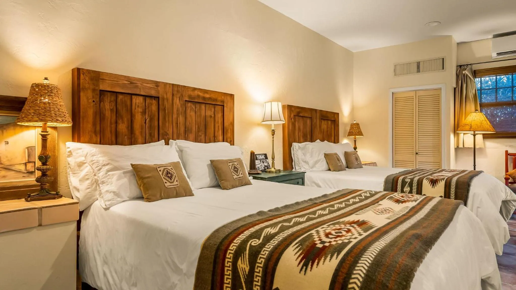 Bed in Tubac Country Inn