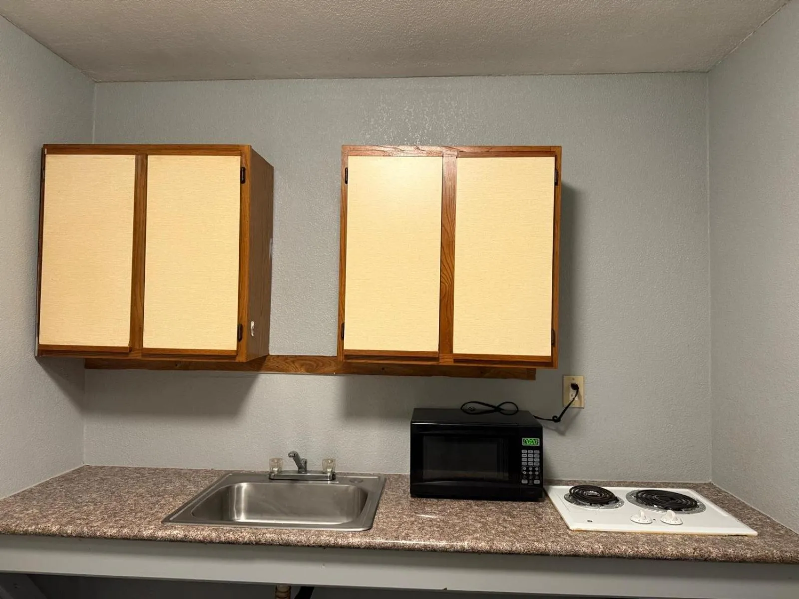 Standard Queen Room in Great Value Inn & Suites
