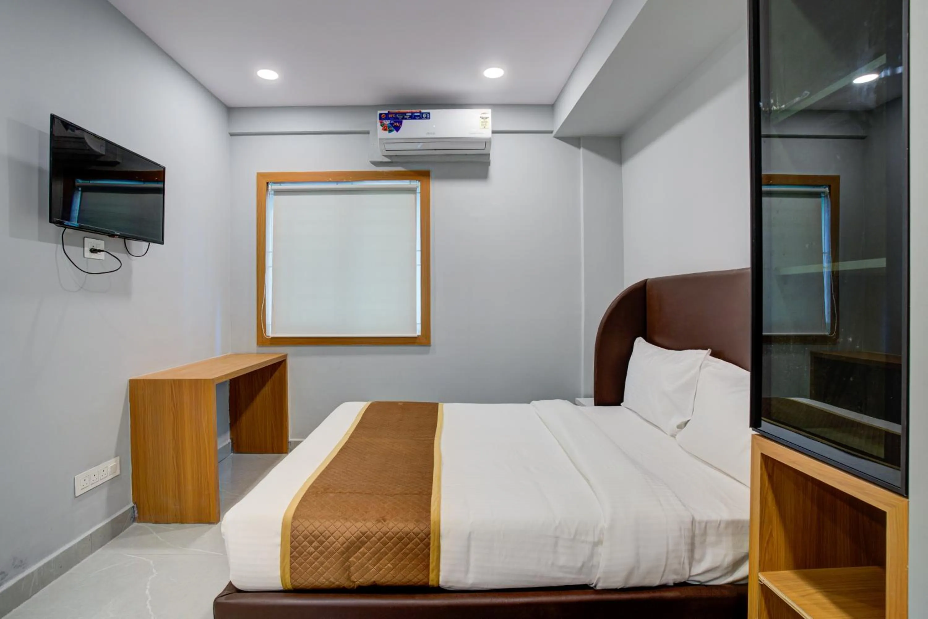 Bed in Hotel Well Suites Near Electronic City 400 Mtr