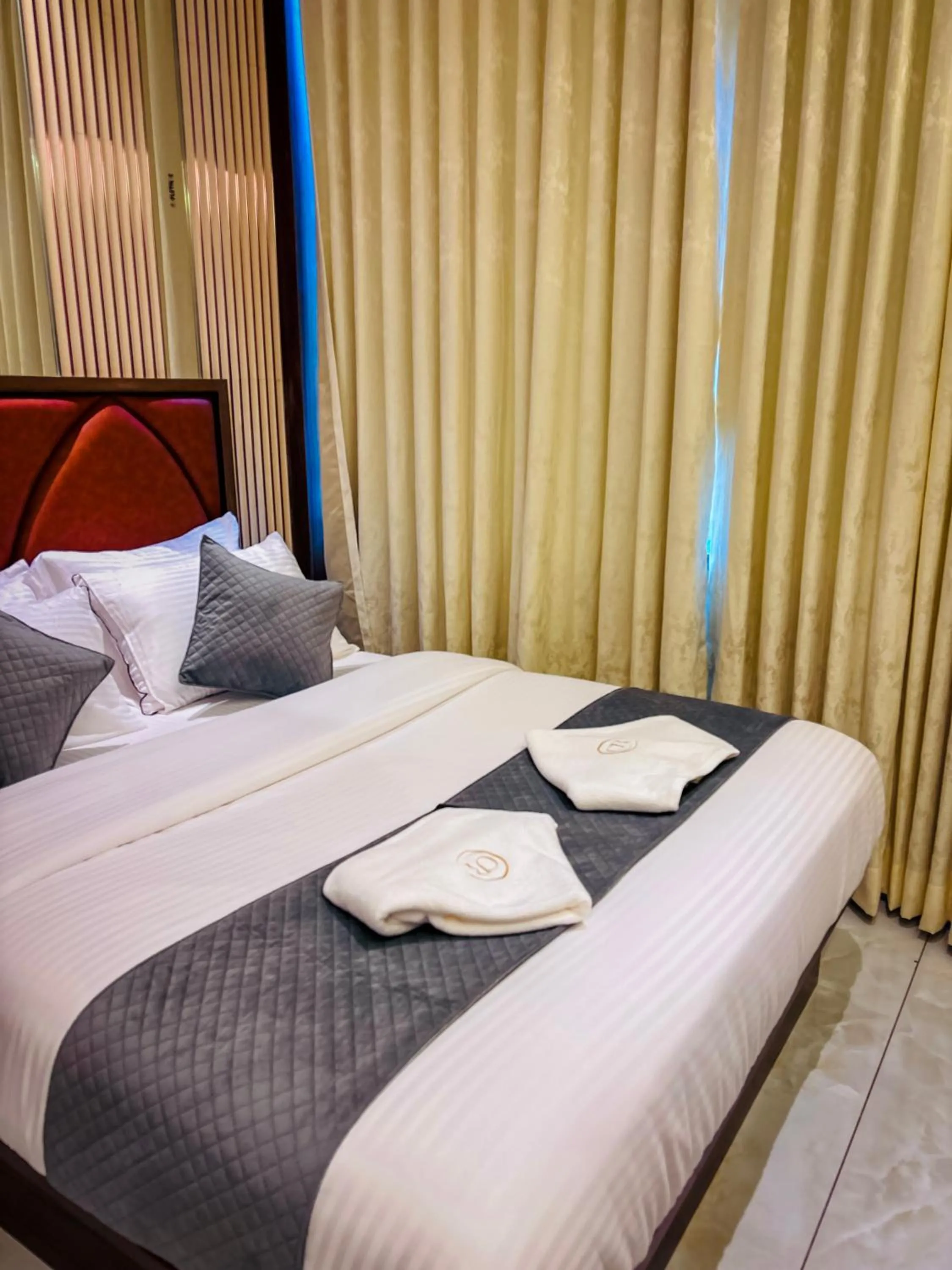 Bed in Hotel Ocean Residency Thane West