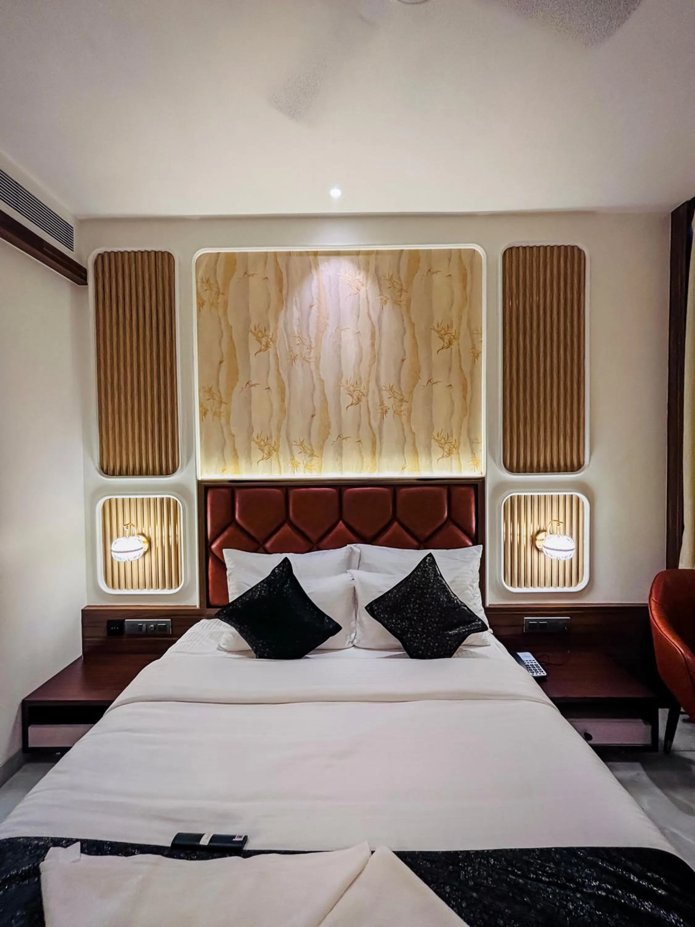Bed in Hotel Ocean Residency Thane West