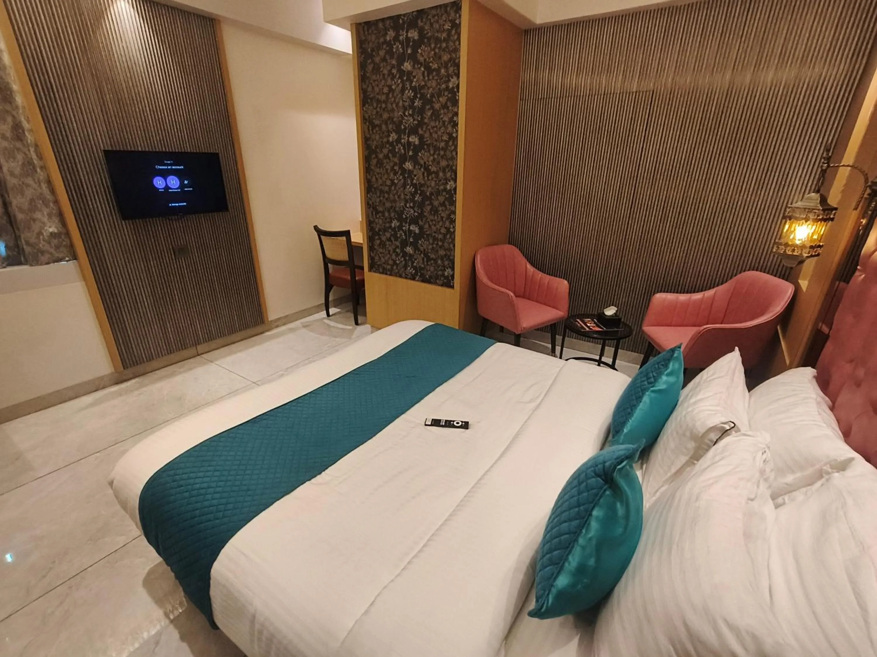 TV and multimedia, Bed in Hotel Ocean Residency Thane West