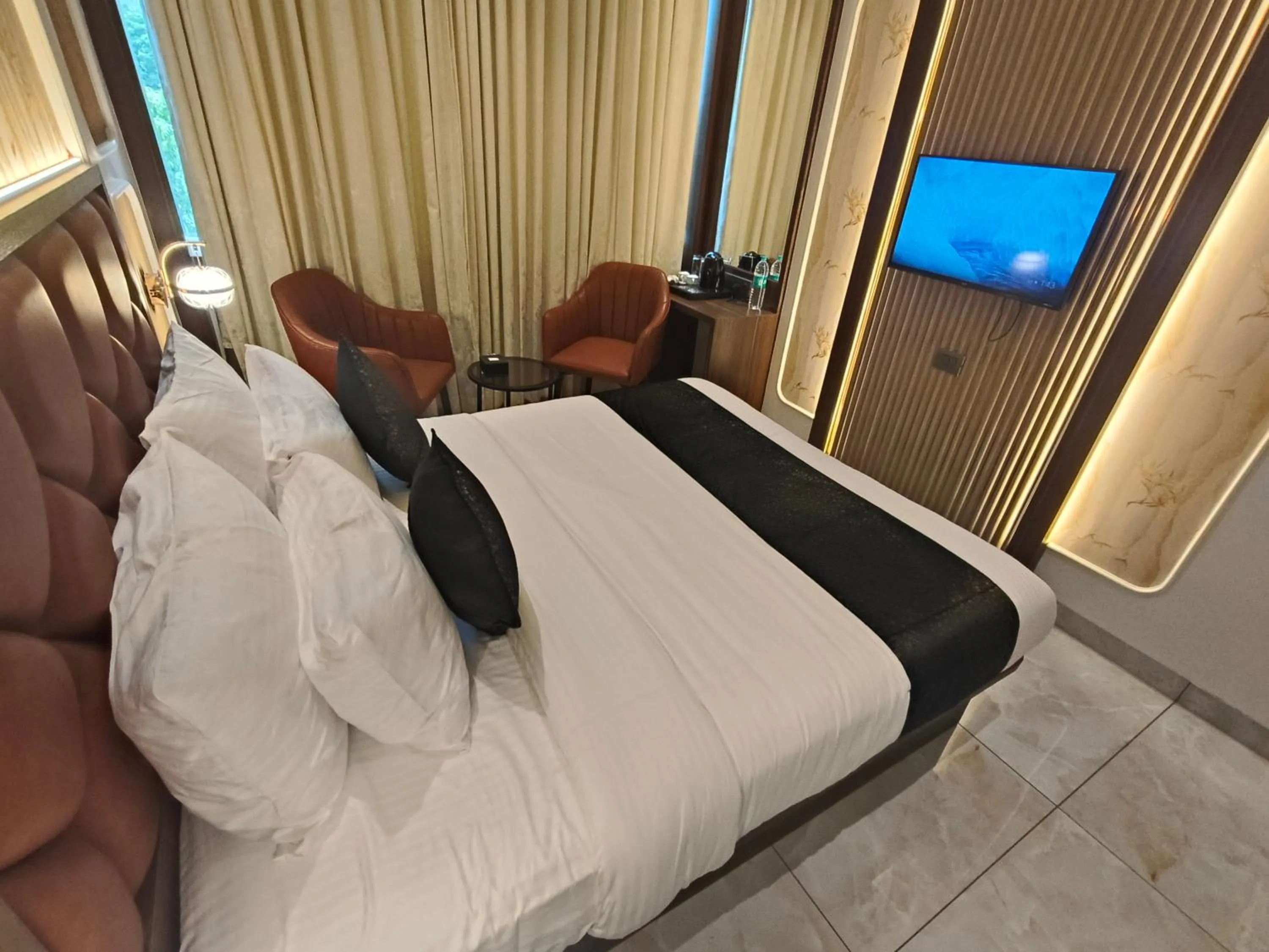 Bed in Hotel Ocean Residency Thane West