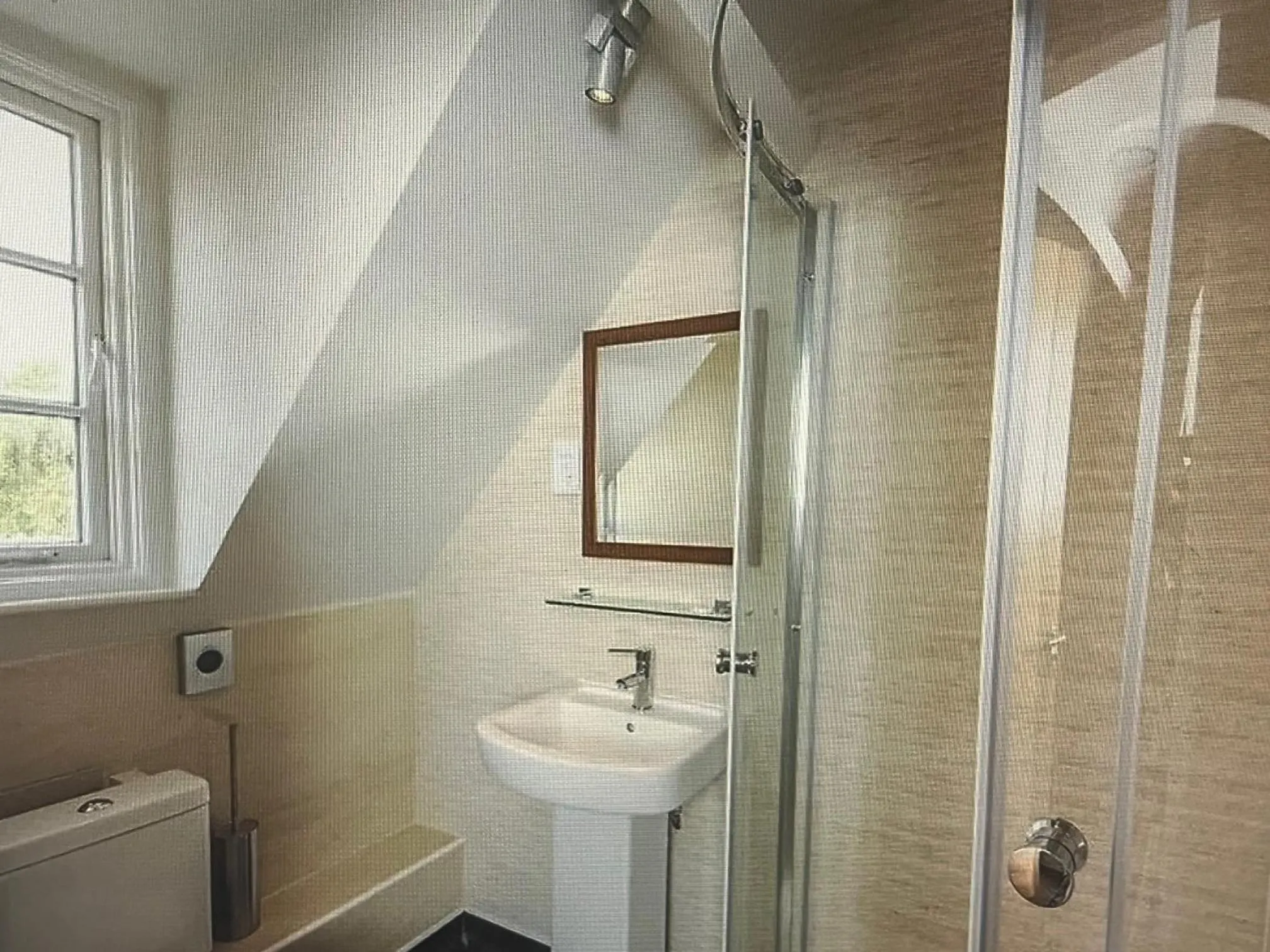 Bathroom in The Gillygate Inn