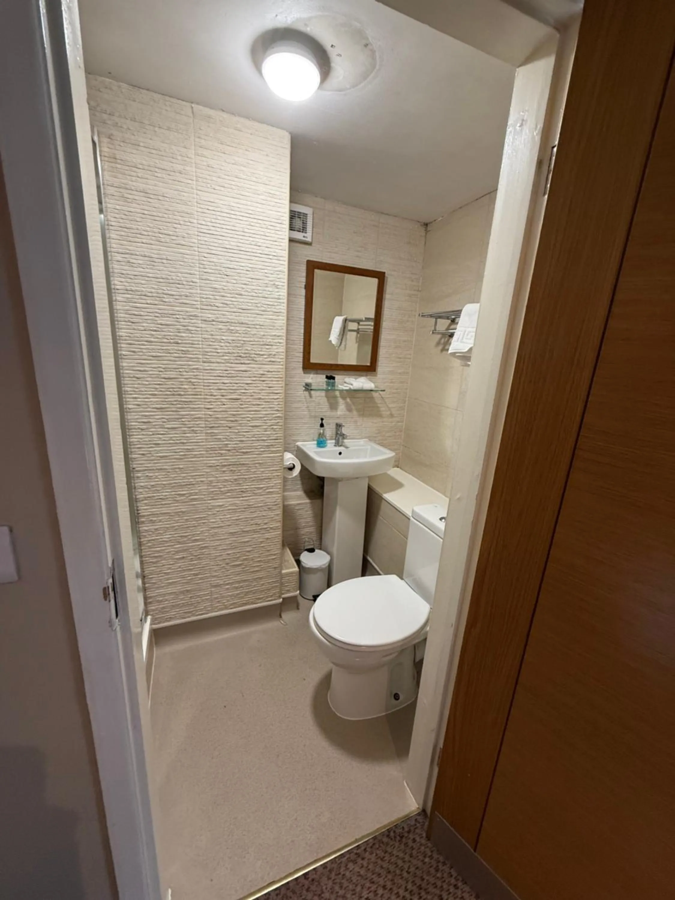 Shower in The Gillygate Inn