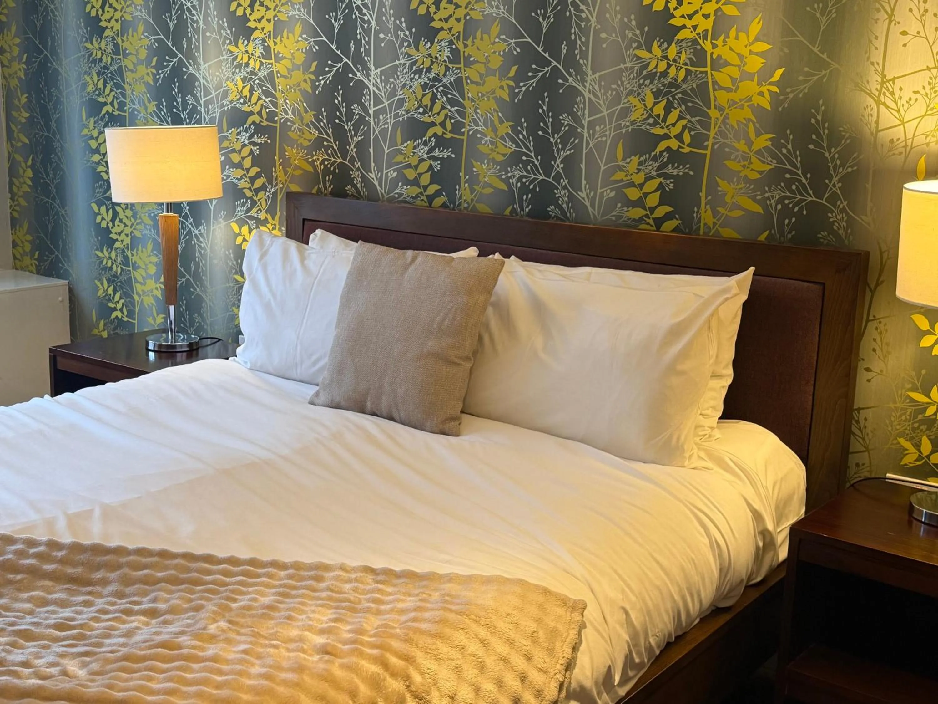Photo of the whole room, Bed in The Gillygate Inn