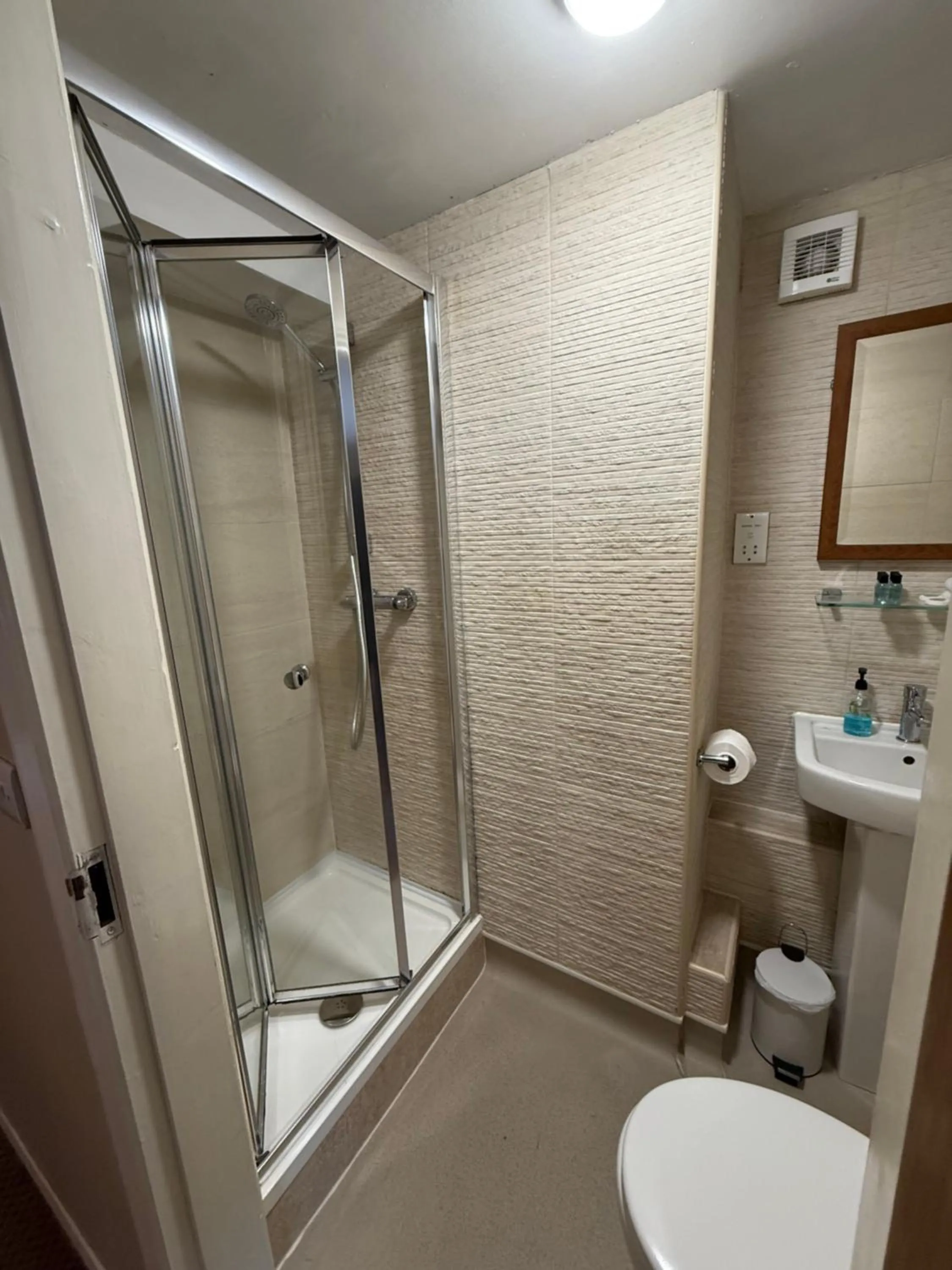 Shower in The Gillygate Inn