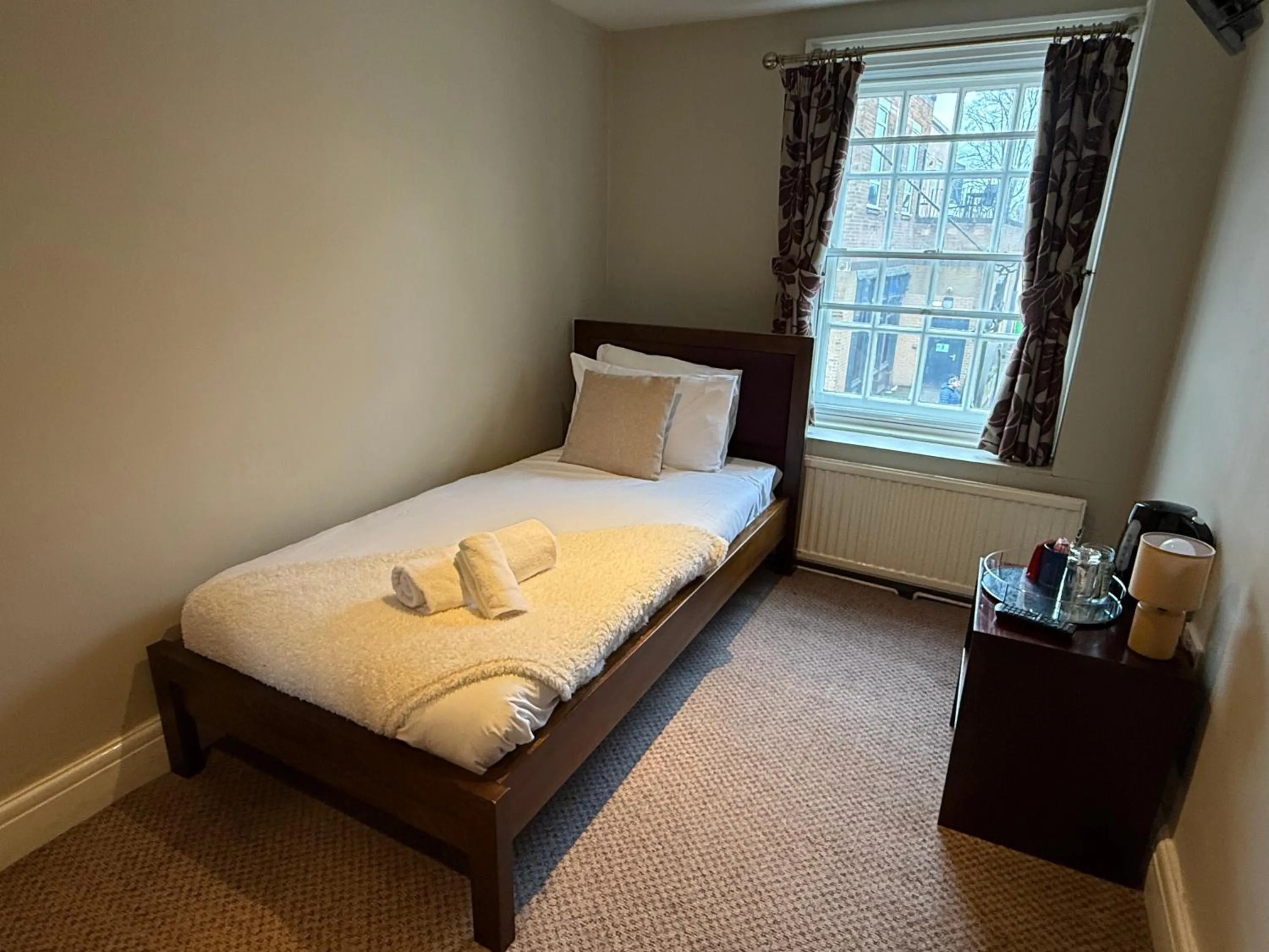 Photo of the whole room, Bed in The Gillygate Inn