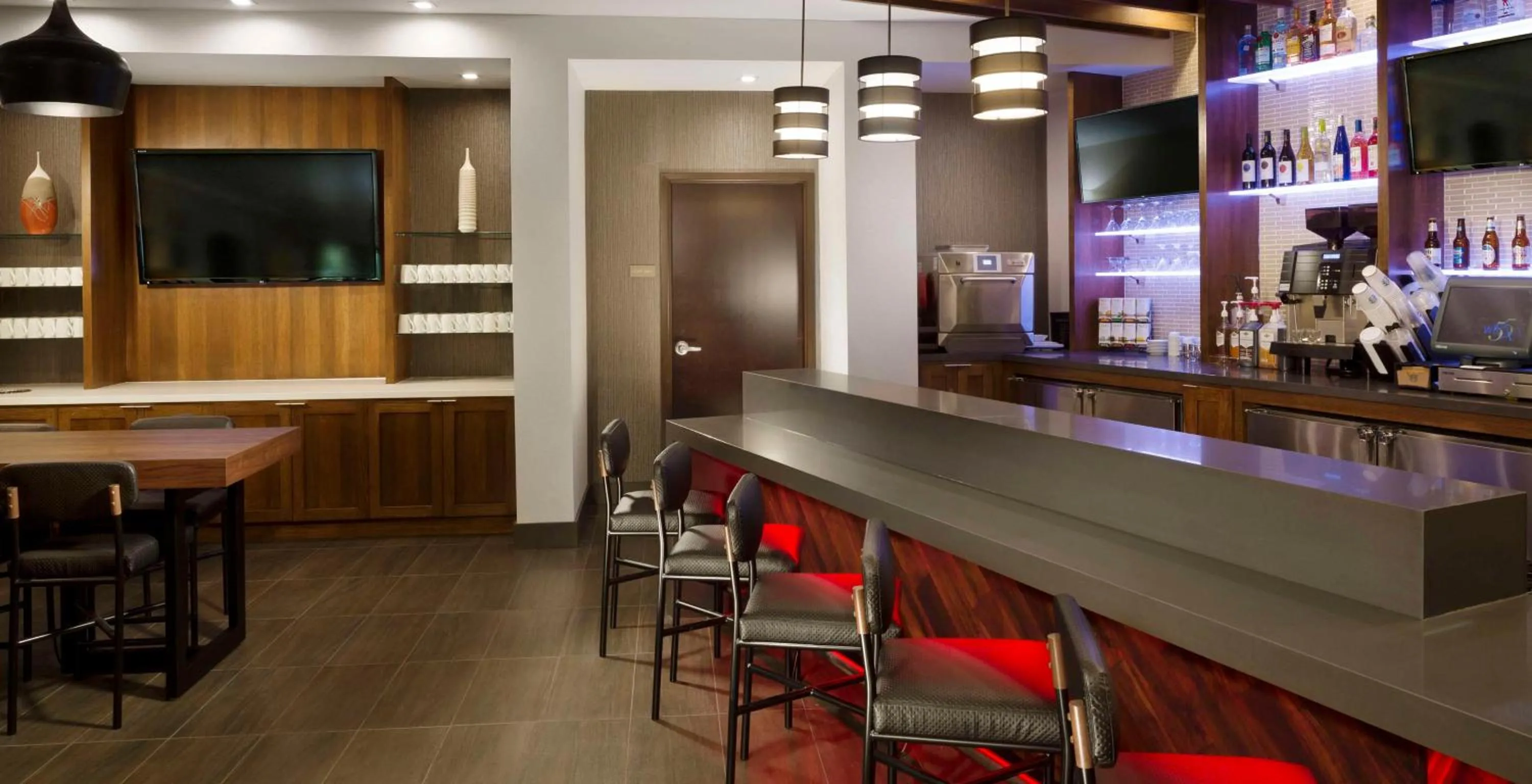 Lounge or bar in Hyatt Place Lubbock