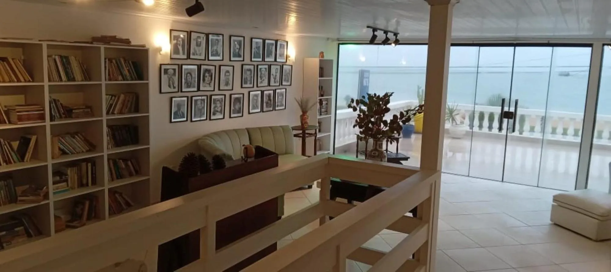 Library in Atlântico Hotel