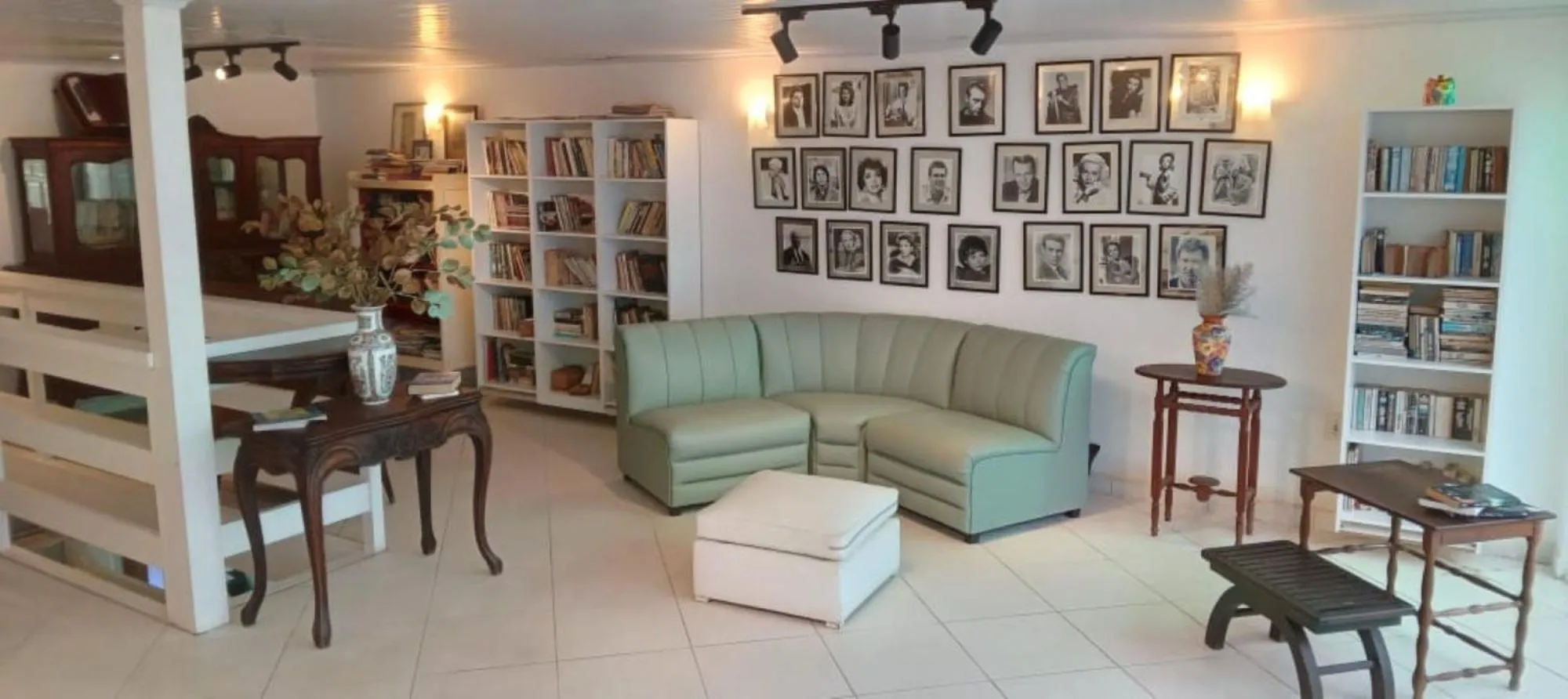 Library in Atlântico Hotel