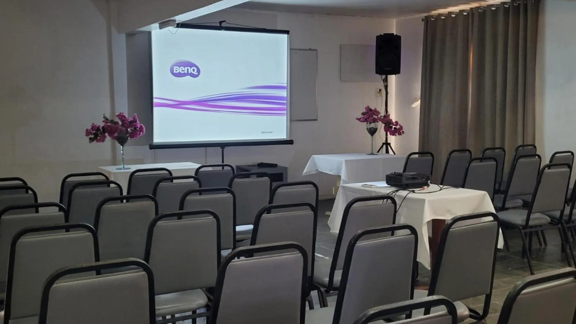 Meeting/conference room in Atlântico Hotel