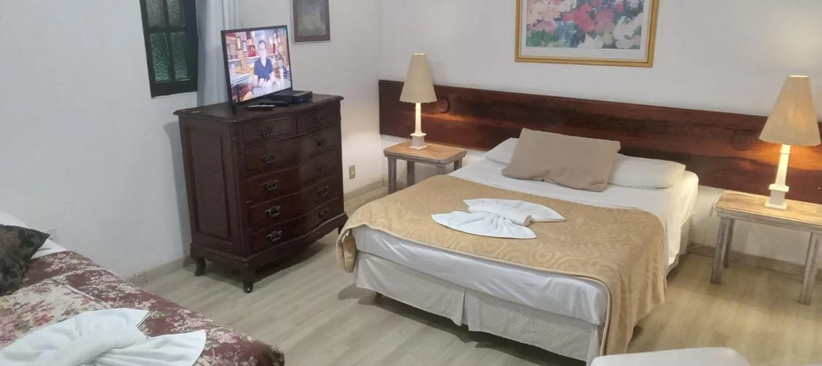 Photo of the whole room, Bed in Atlântico Hotel