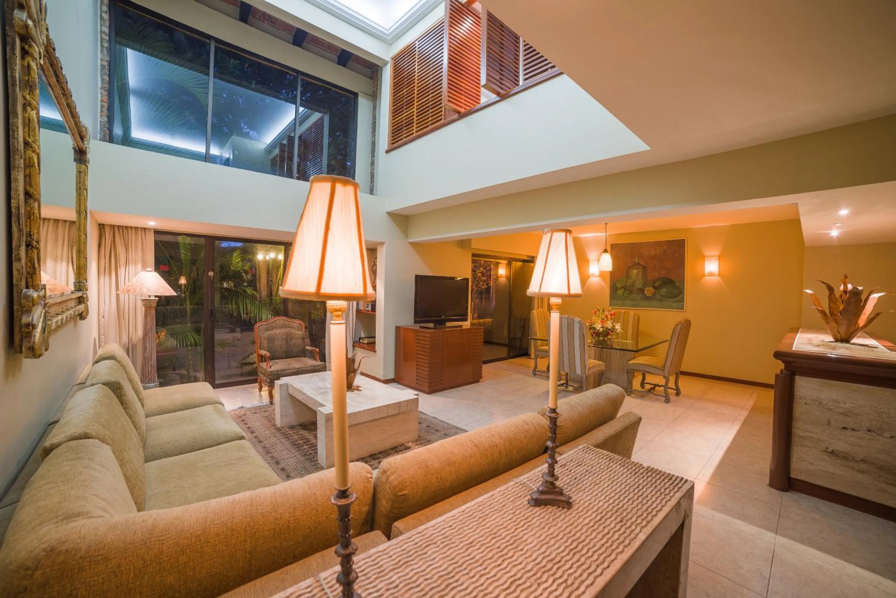 Living room in Wyndham Garden Guadalajara Expo Plaza del Sol