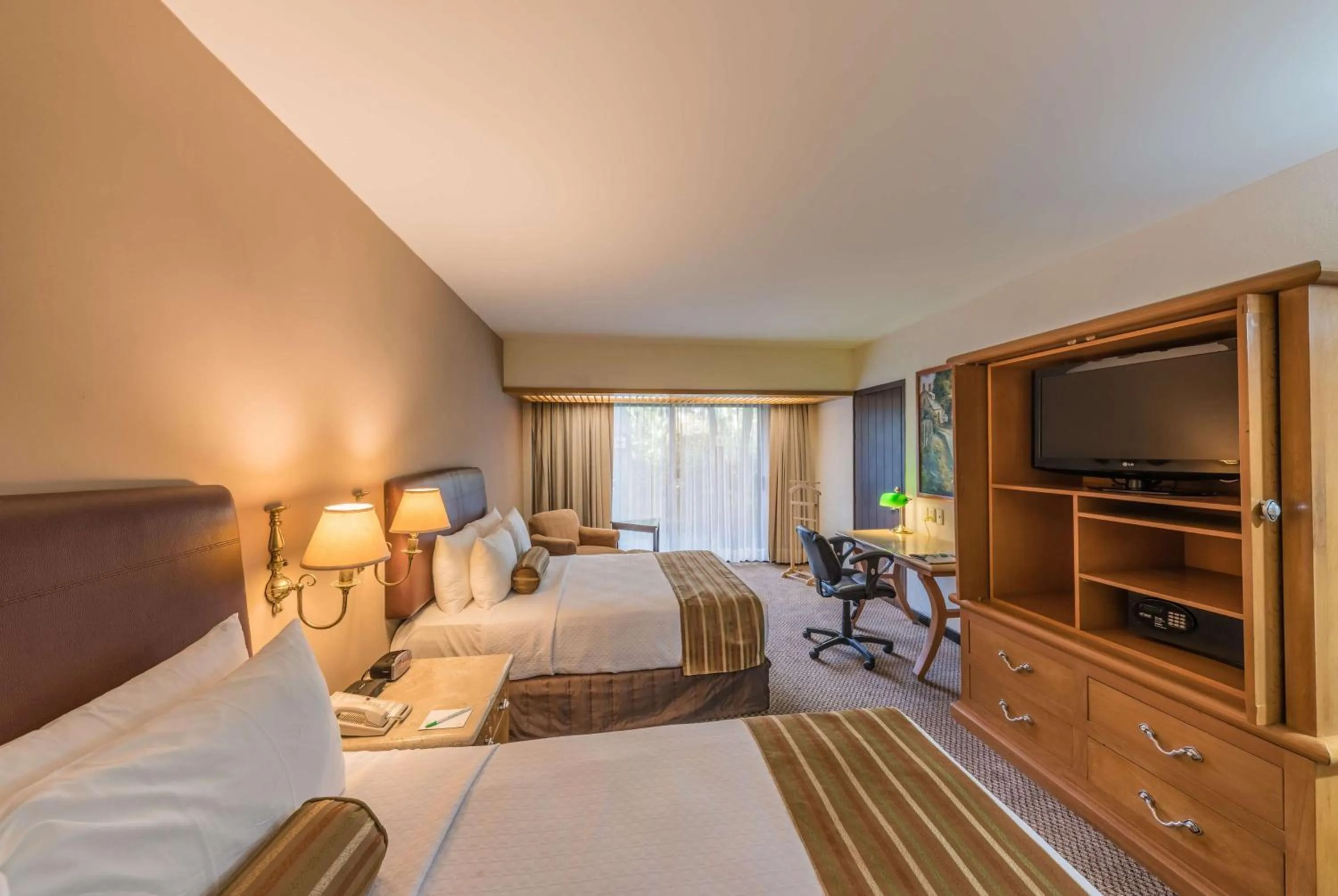 Photo of the whole room, Bed in Wyndham Garden Guadalajara Expo Plaza del Sol