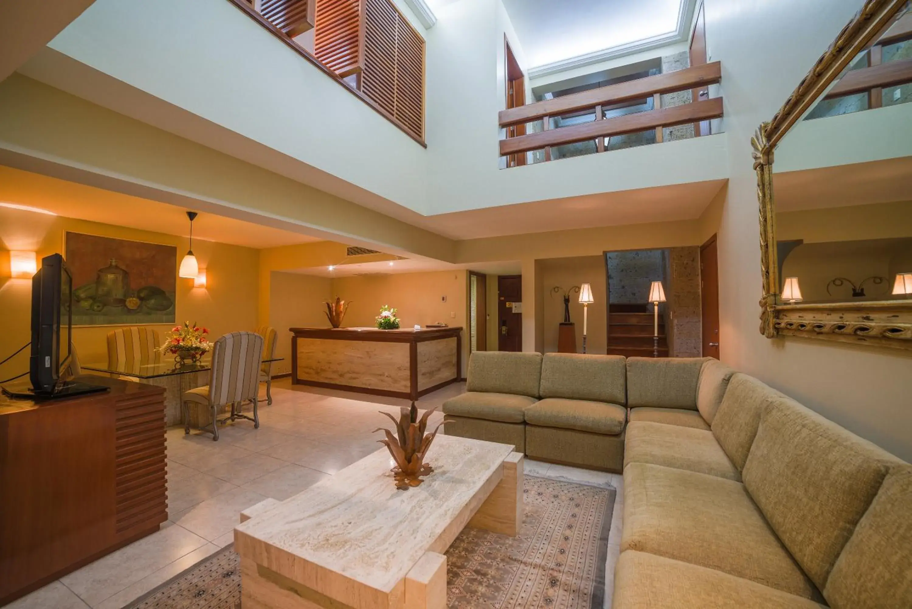 Living room, Seating Area in Wyndham Garden Guadalajara Expo Plaza del Sol