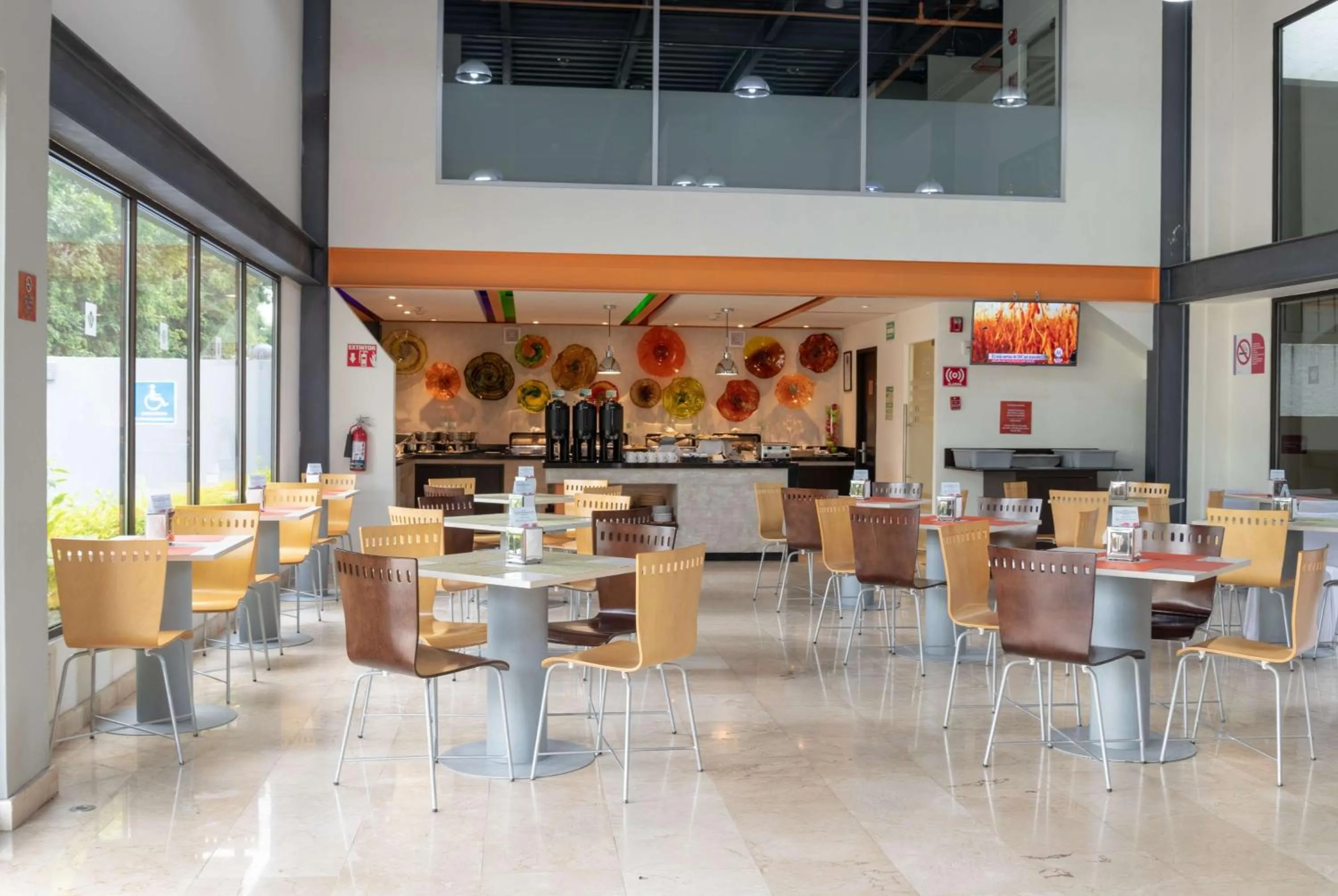 Restaurant/places to eat in Wyndham Garden Guadalajara Expo Plaza del Sol