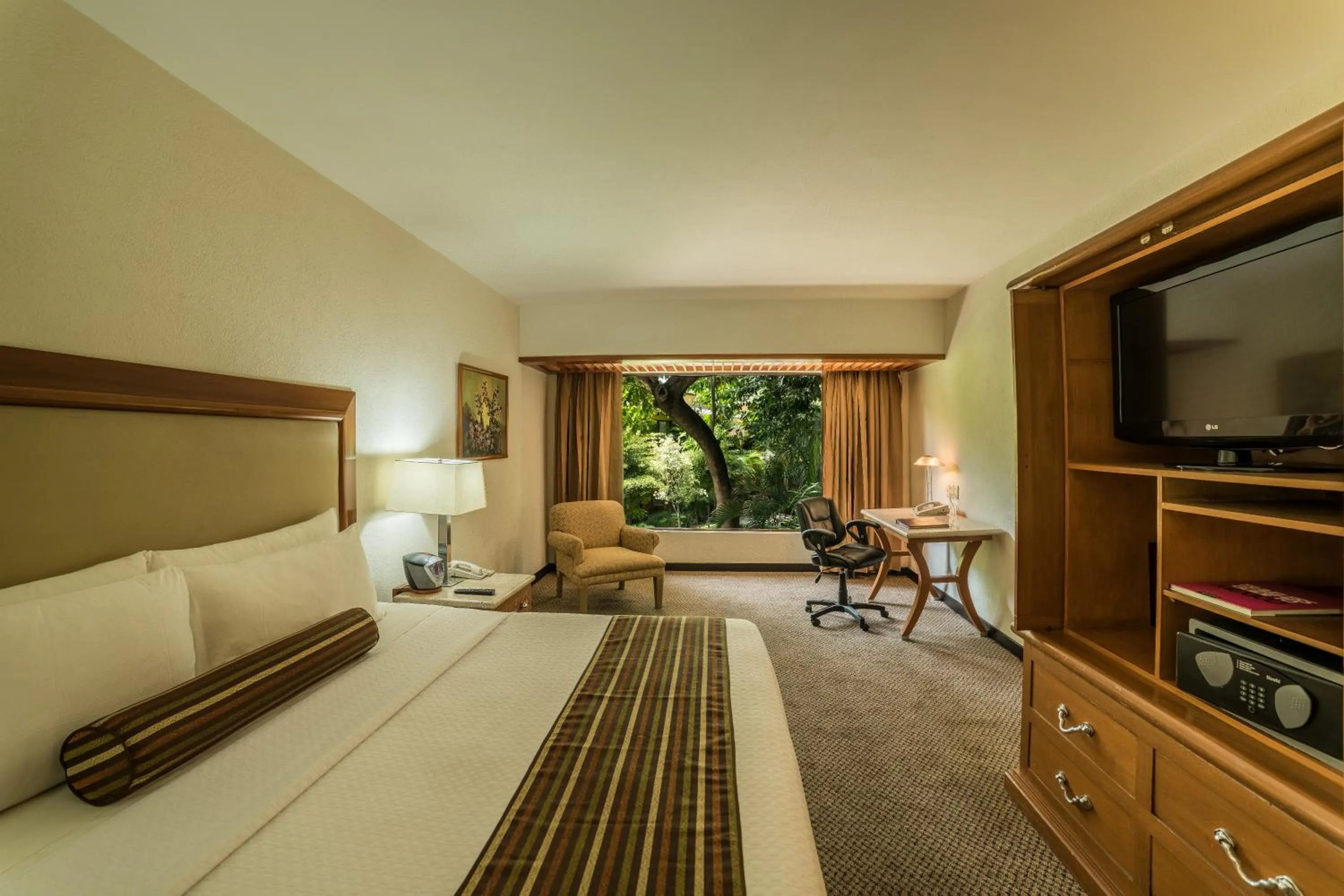 Bedroom, Bed in Wyndham Garden Guadalajara Expo Plaza del Sol