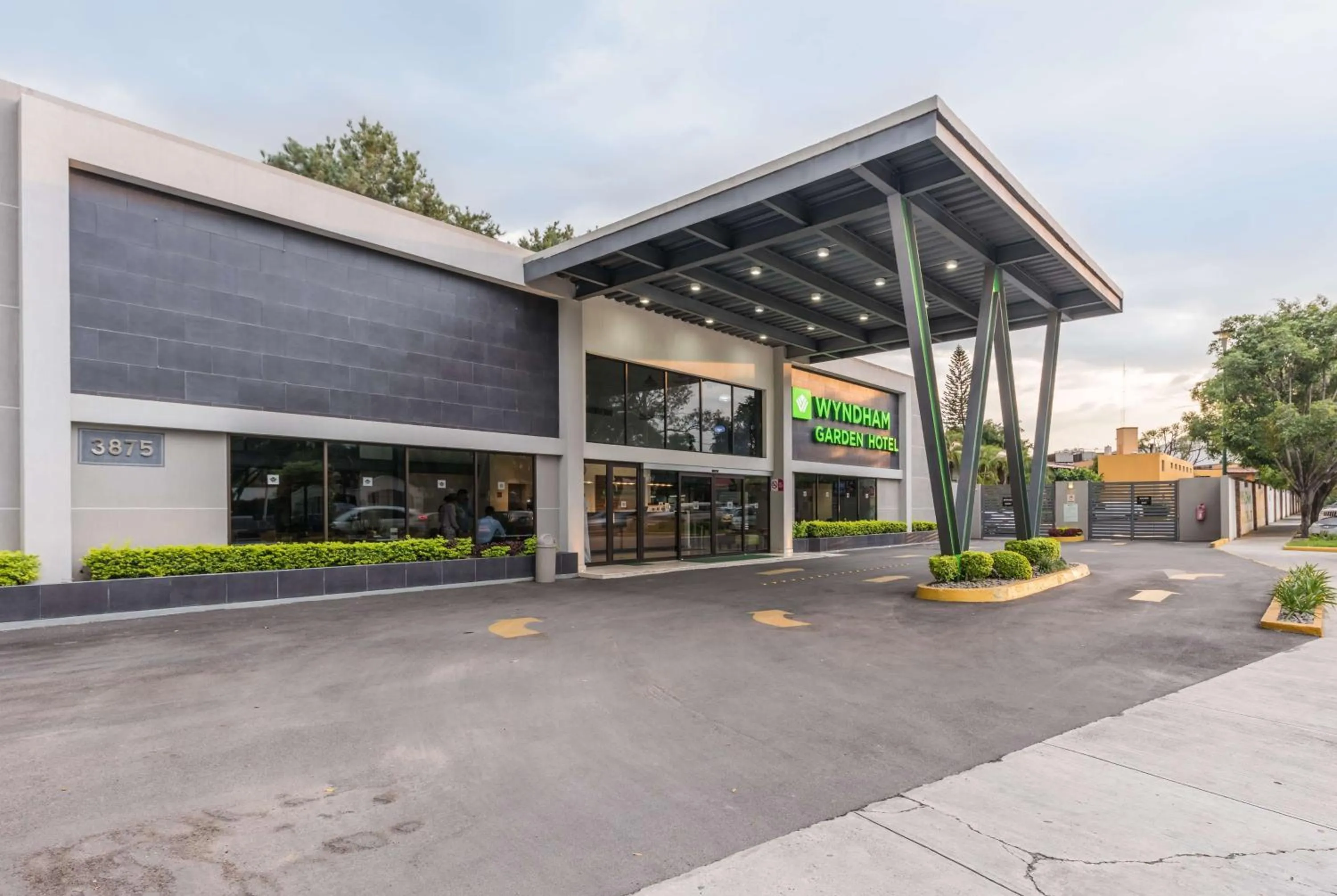 Property building in Wyndham Garden Guadalajara Expo Plaza del Sol