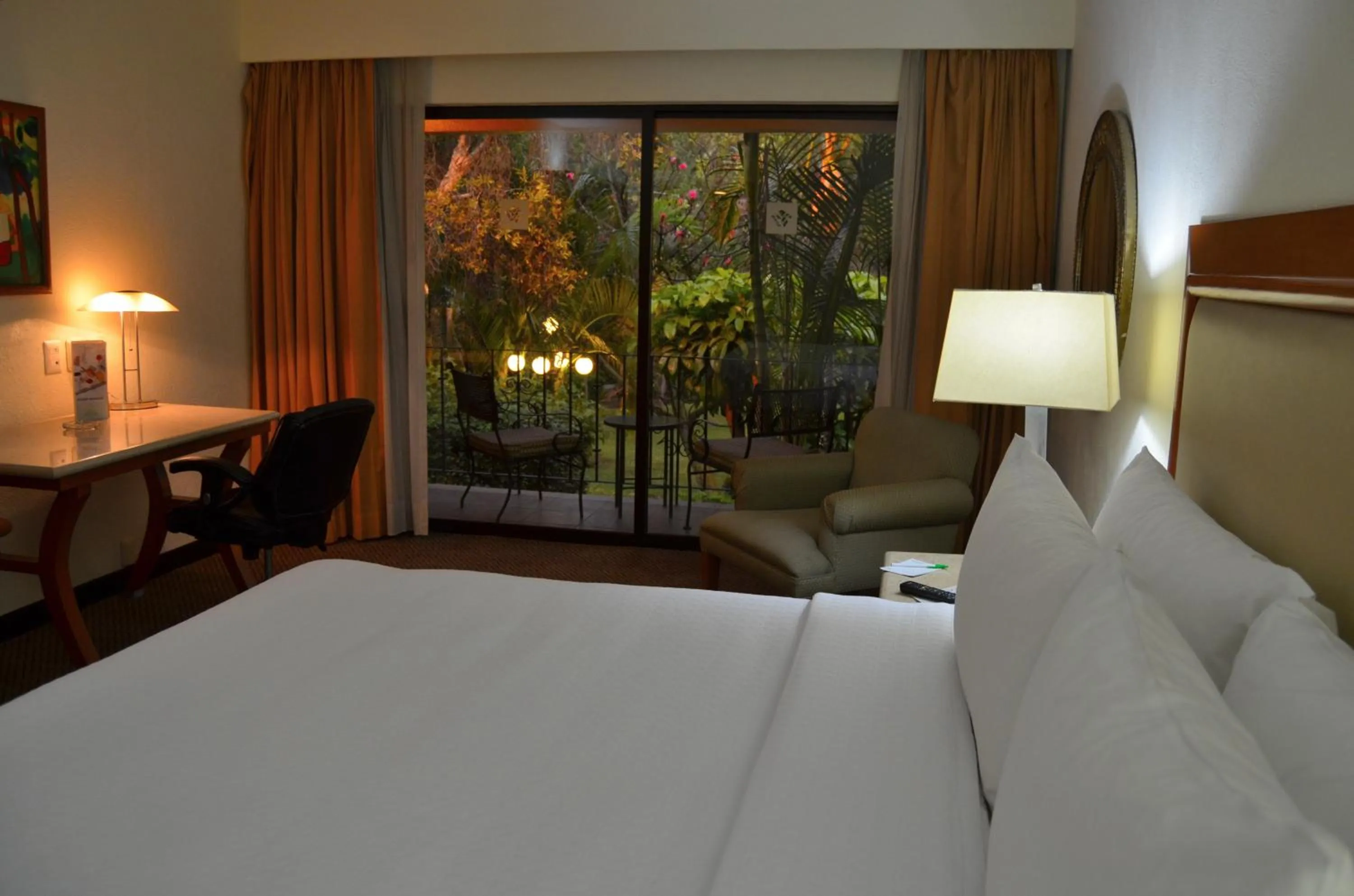 Bedroom, Bed in Wyndham Garden Guadalajara Expo Plaza del Sol