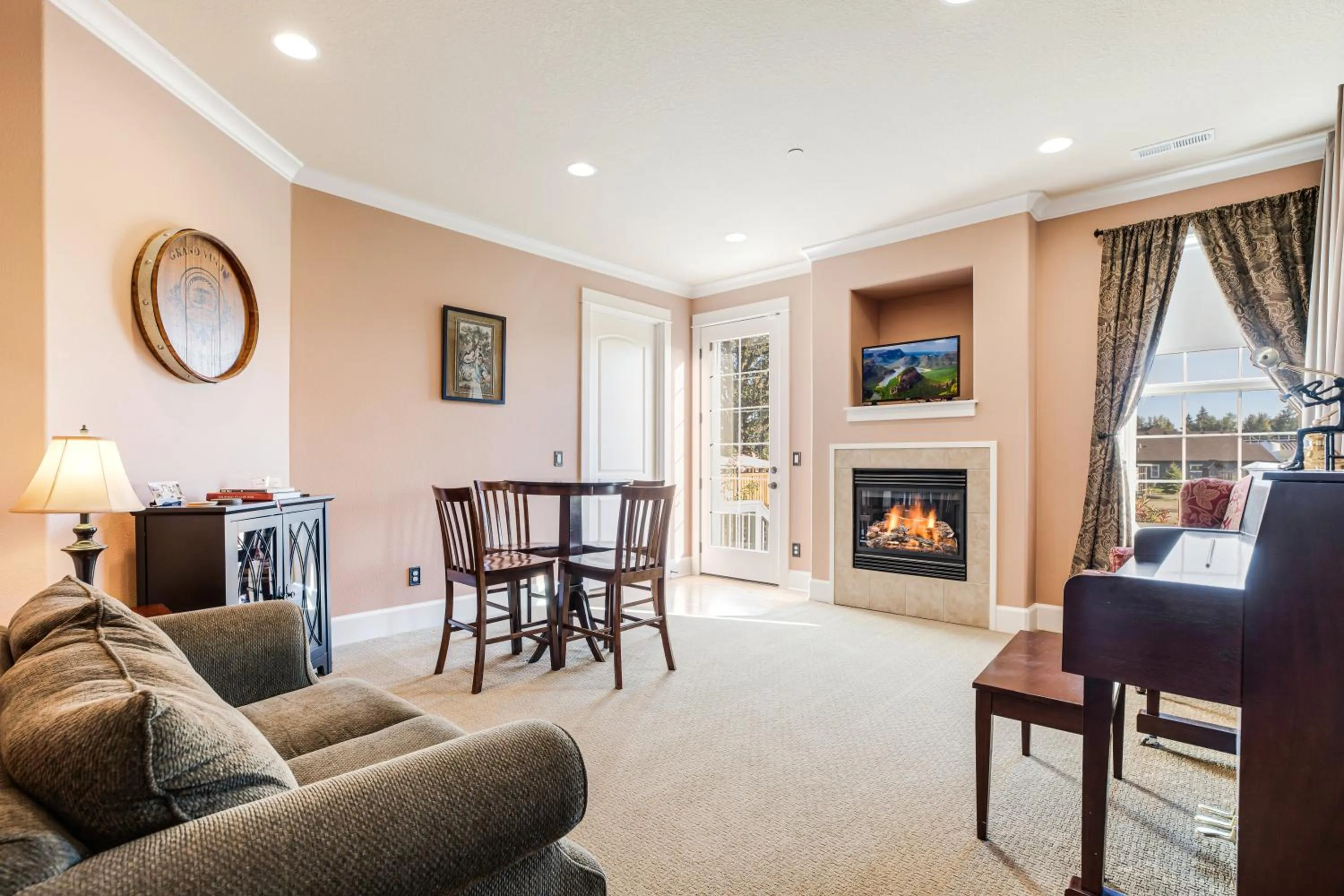 Library in La Bastide Bed and Breakfast