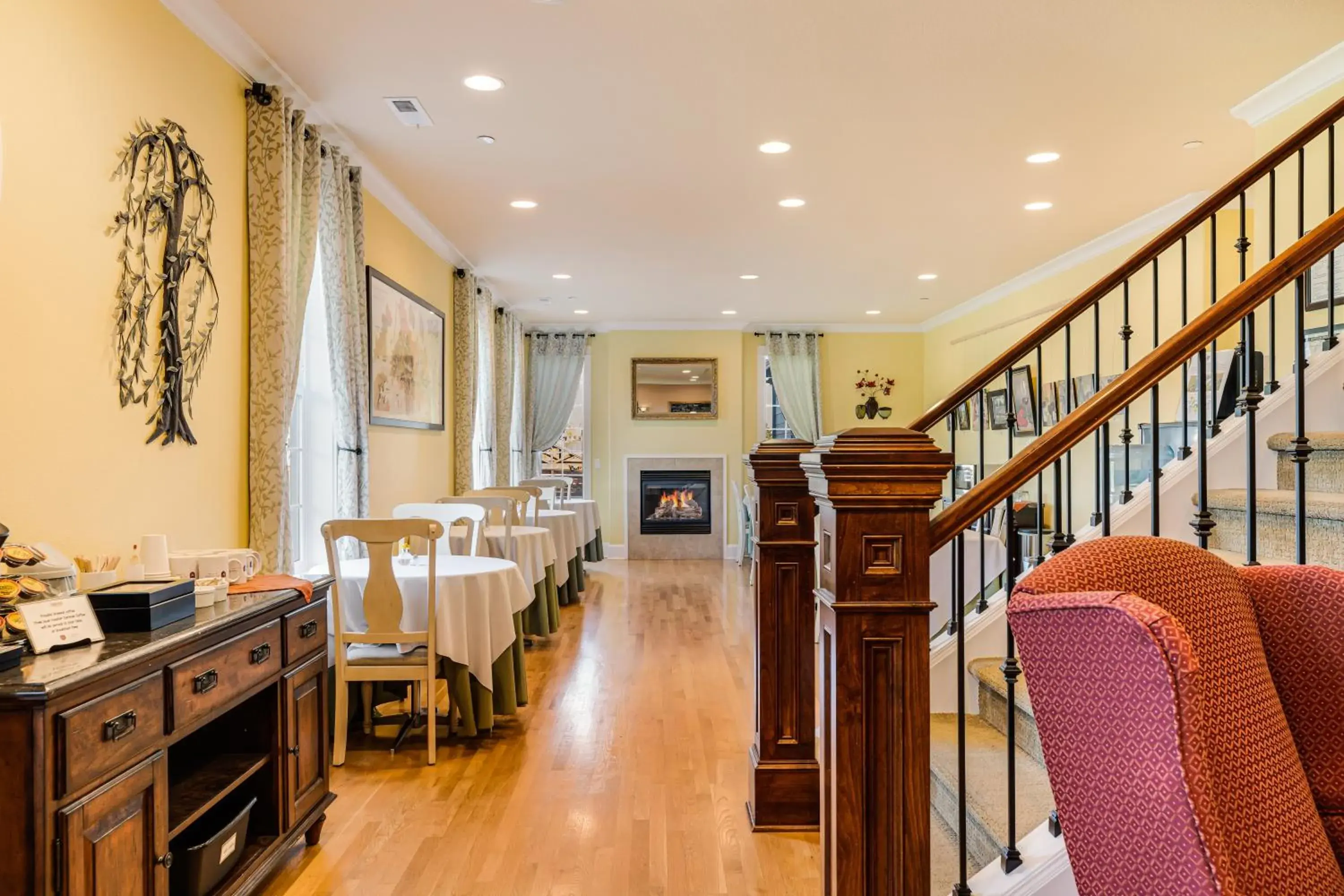 Dining area in La Bastide Bed and Breakfast Dining area in La Bastide Bed and Breakfast