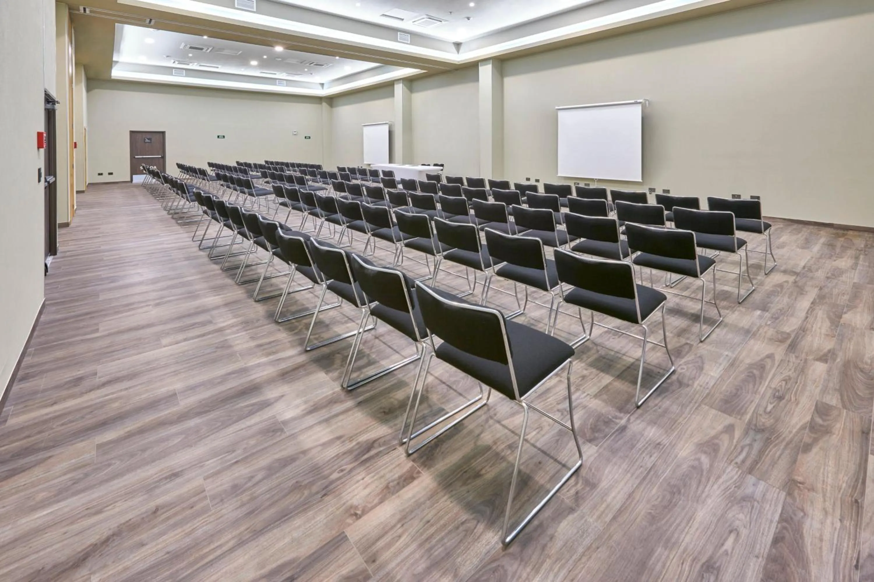 Meeting/conference room in City Express Plus by Marriott Guadalajara Palomar