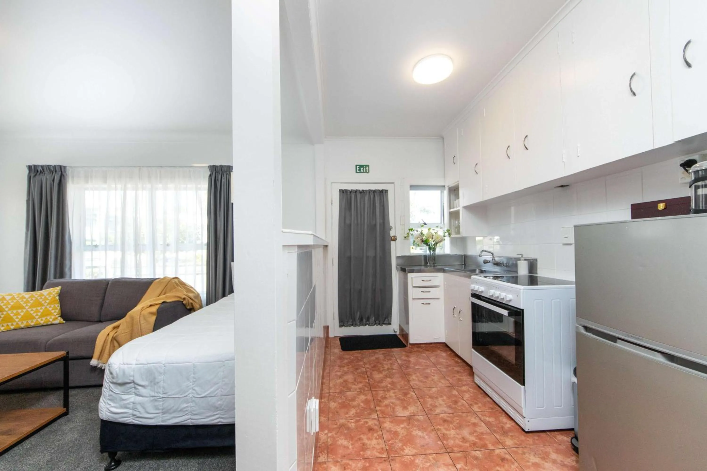 Kitchen or kitchenette in Aarangi Motel
