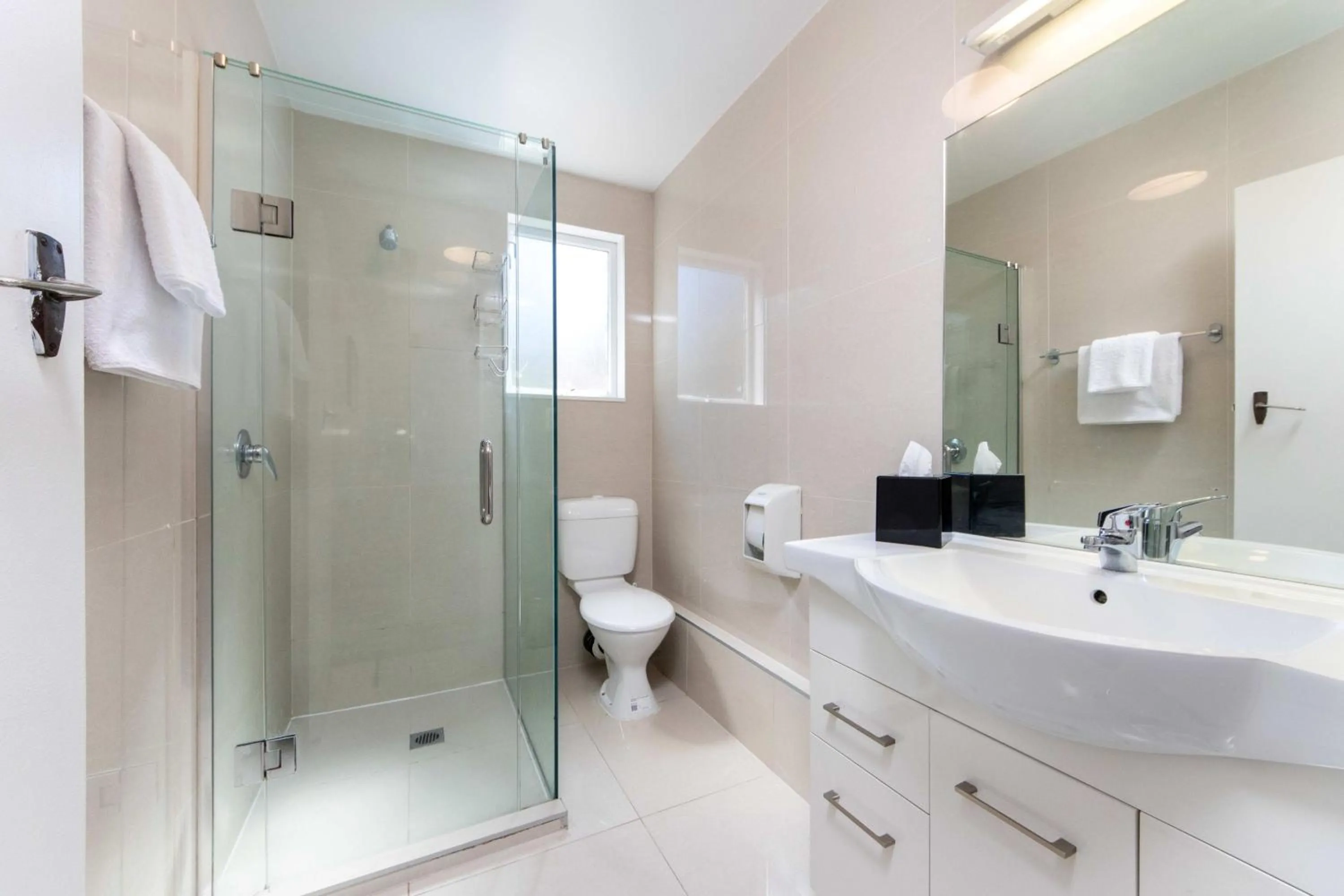 Bathroom in Aarangi Motel