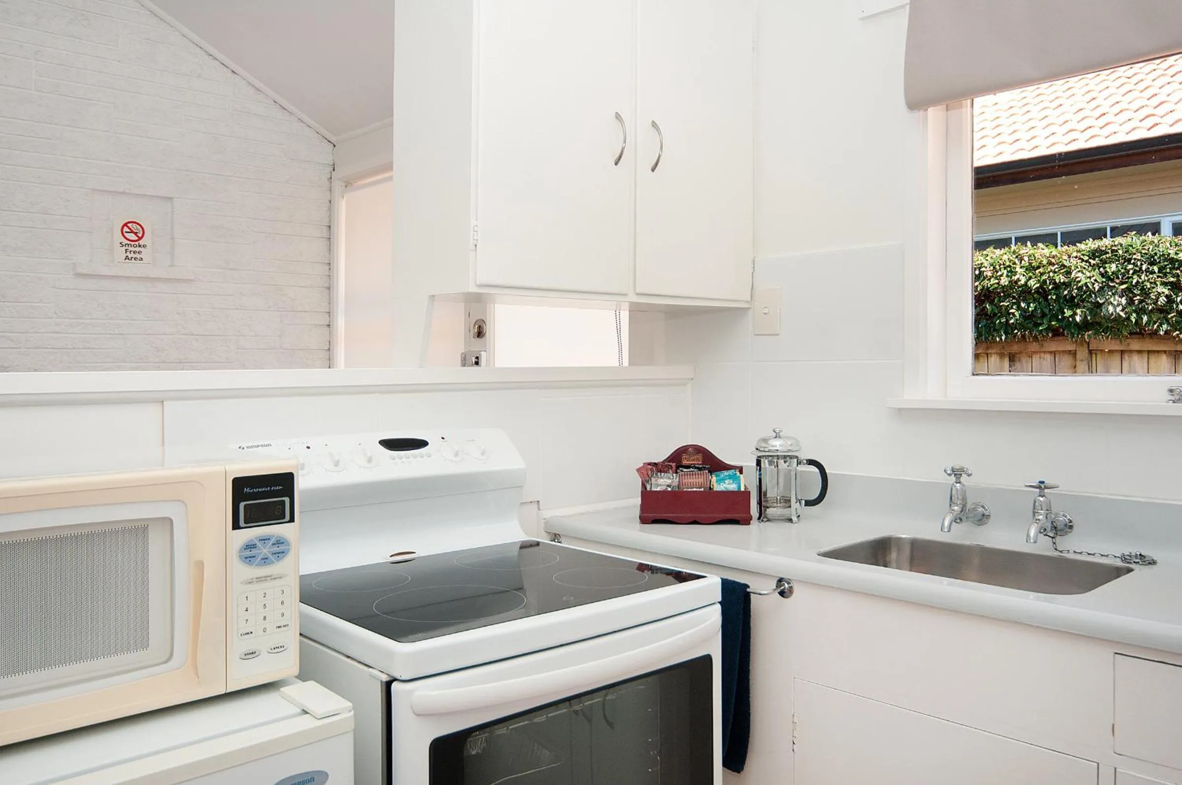 Kitchen or kitchenette in Aarangi Motel