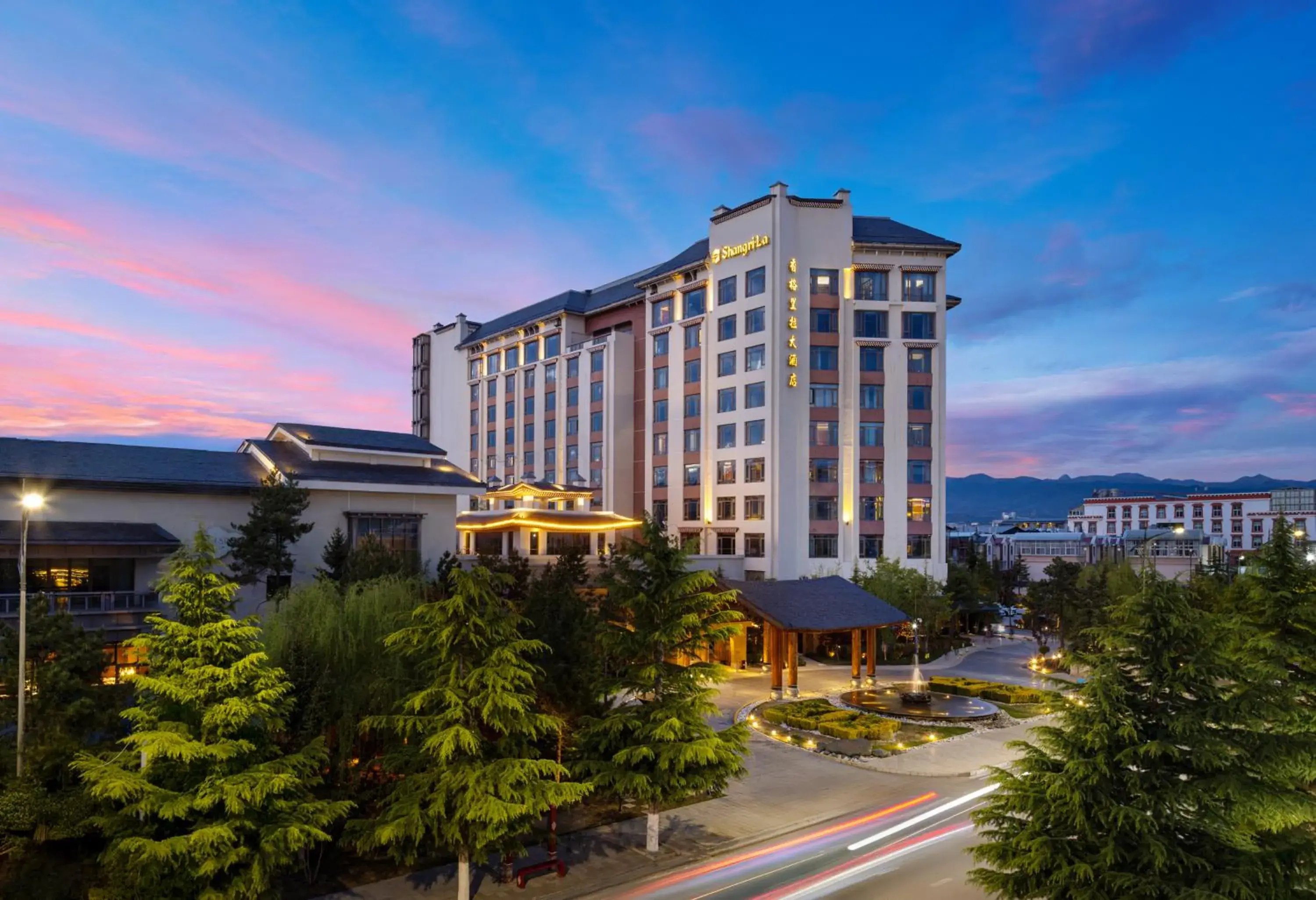 Property building in Shangri-La Resort Shangri-La Property building in Shangri-La Resort Shangri-La