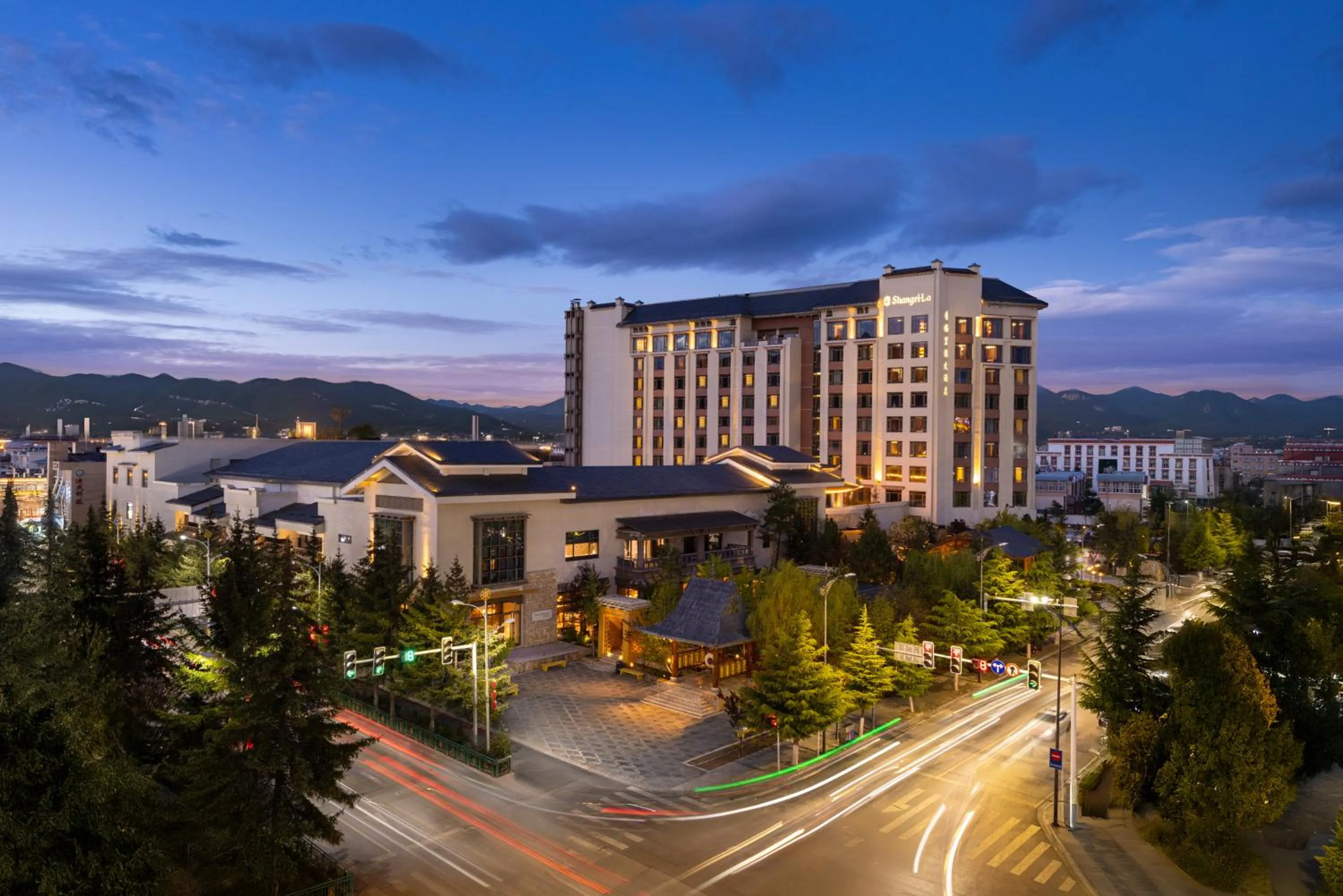 Night in Shangri-La Resort Shangri-La