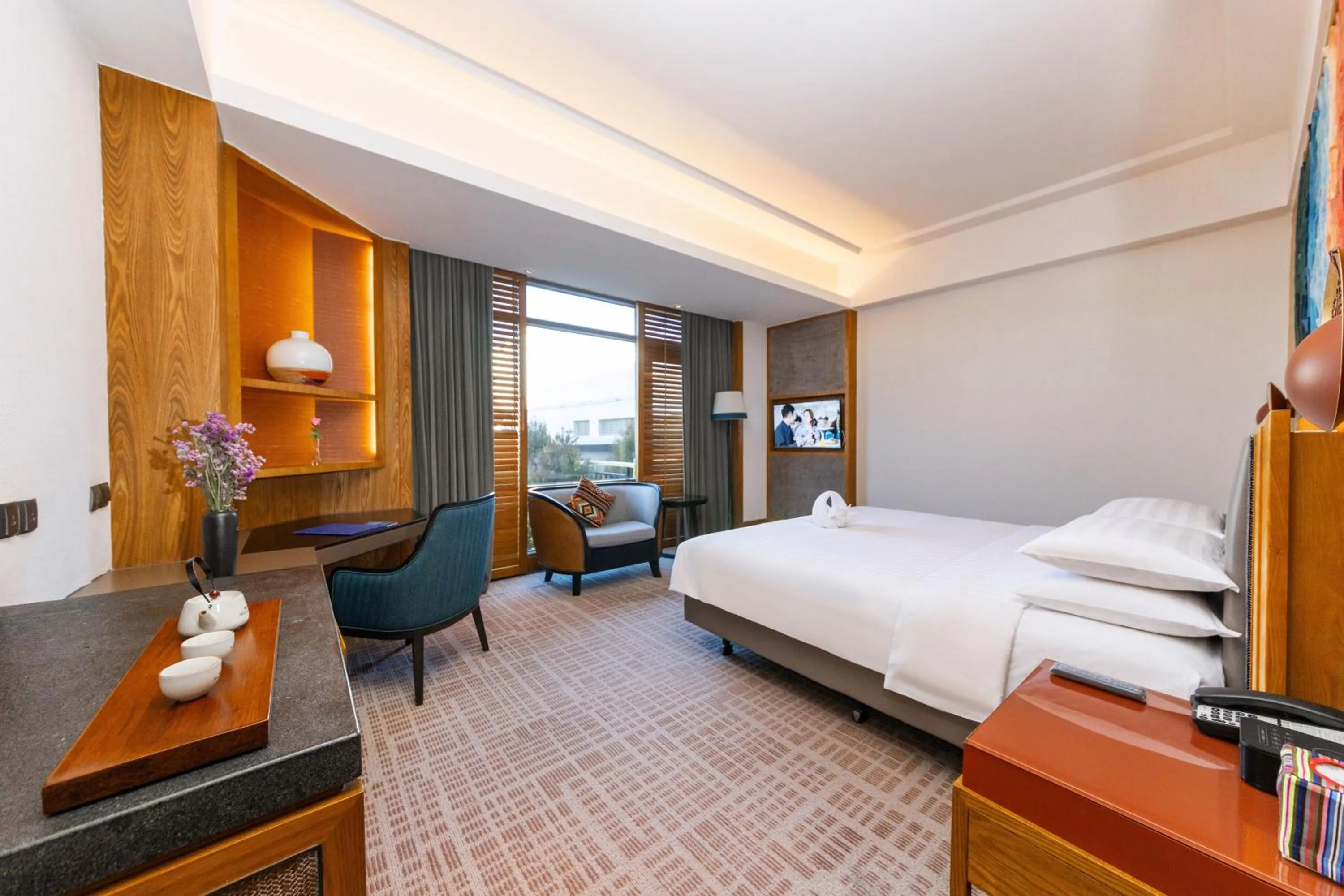 Executive Double Room with Balcony in Shangri-La Resort Shangri-La