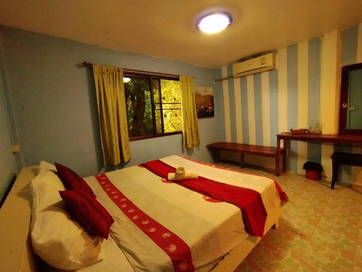 Bed in Ploy Inn Koh Chang Bed in Ploy Inn Koh Chang