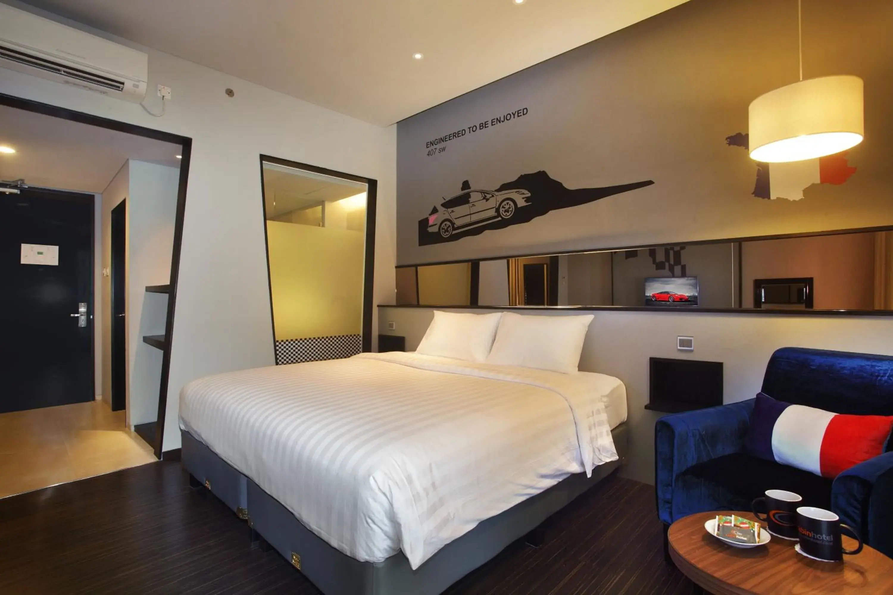 Bedroom, Bed in Cabin Hotel
