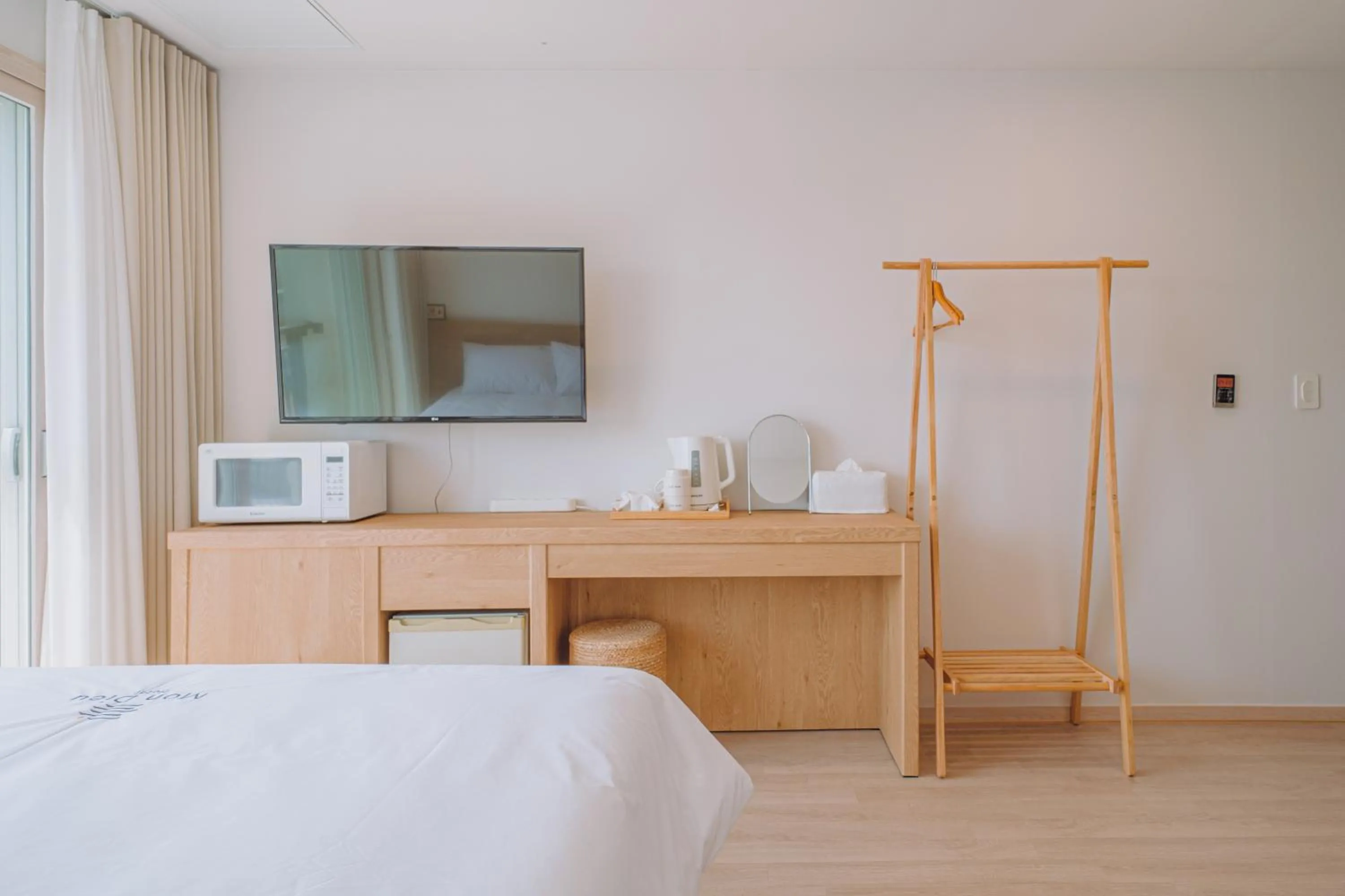 TV and multimedia, Bed in Jeju Mon Dieu Hotel