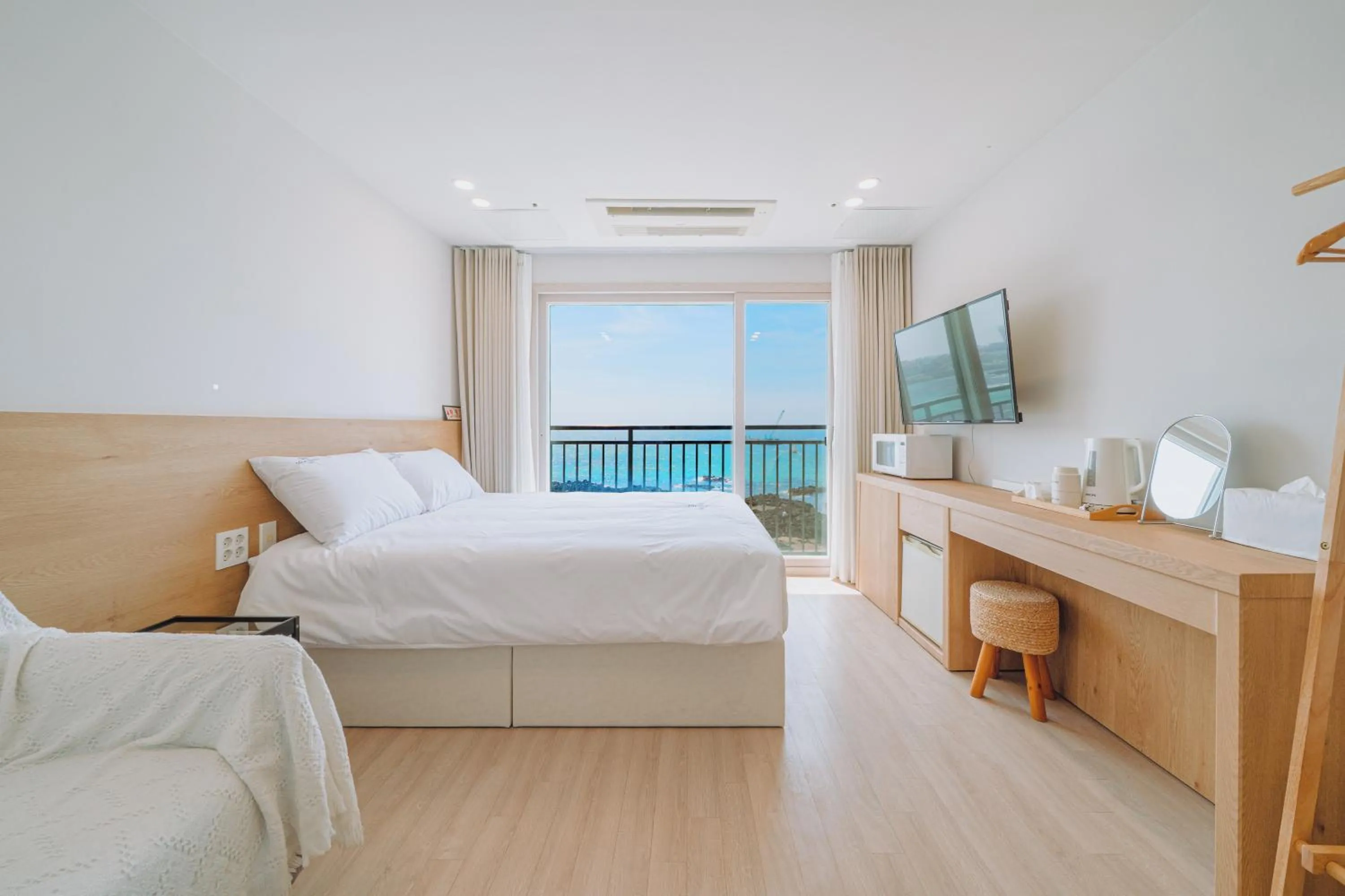 Bedroom, Bed in Jeju Mon Dieu Hotel