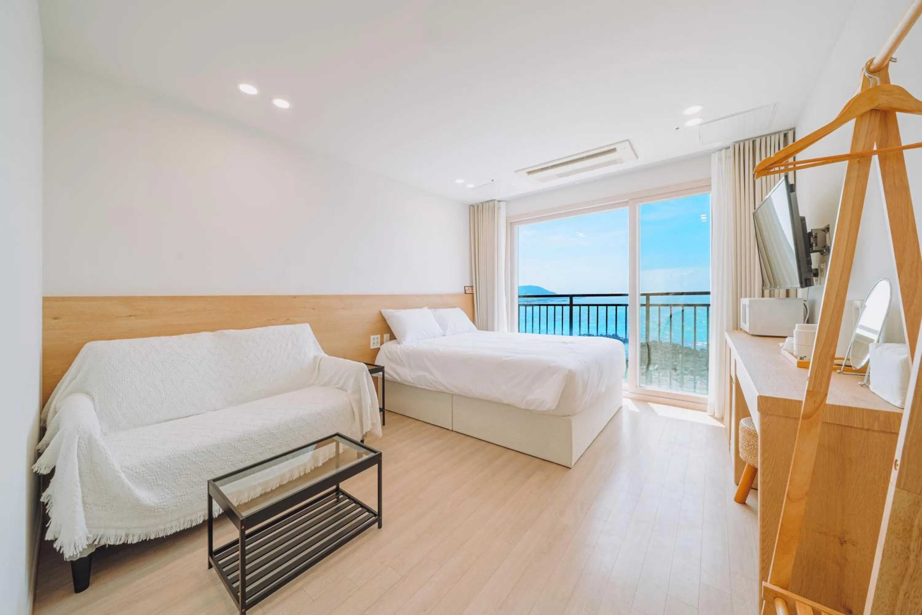 Area and facilities, Bed in Jeju Mon Dieu Hotel