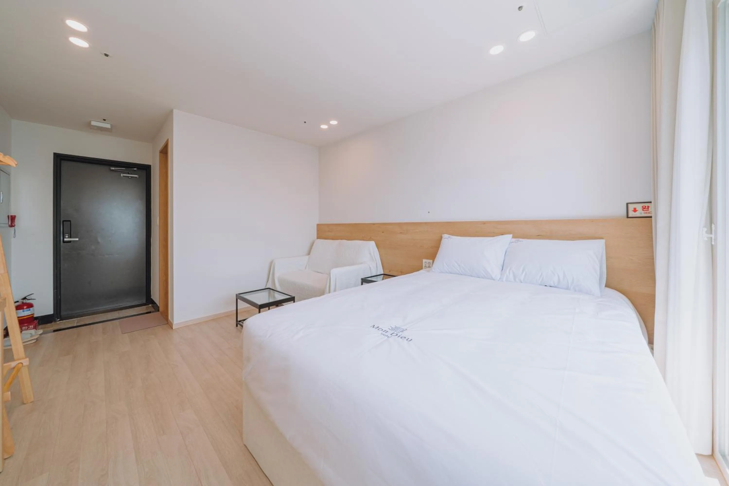 Bedroom, Bed in Jeju Mon Dieu Hotel