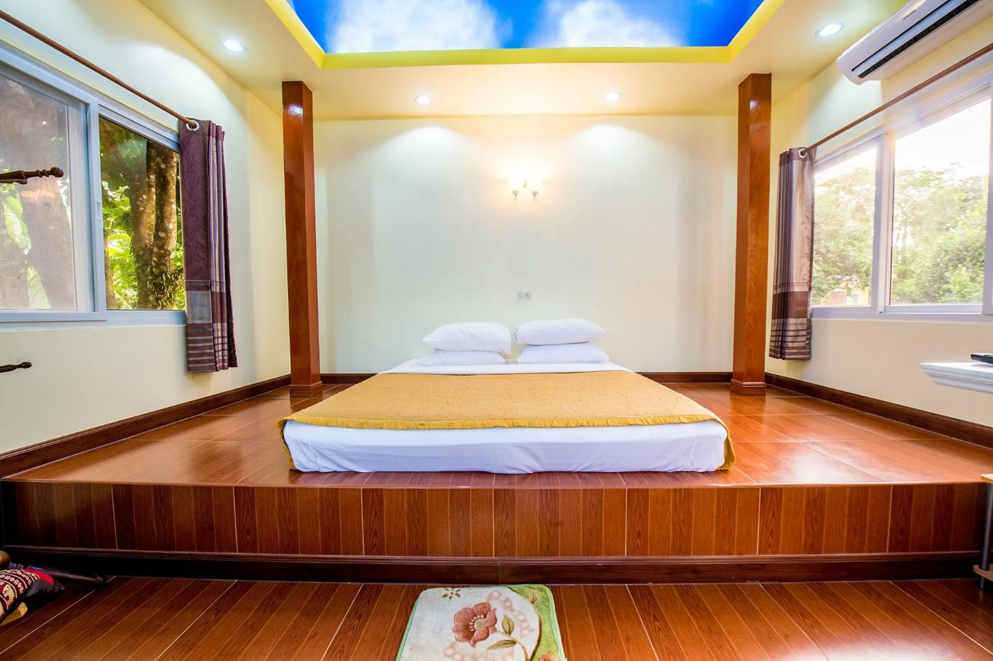 Property building, Bed in Poomvarin Resort
