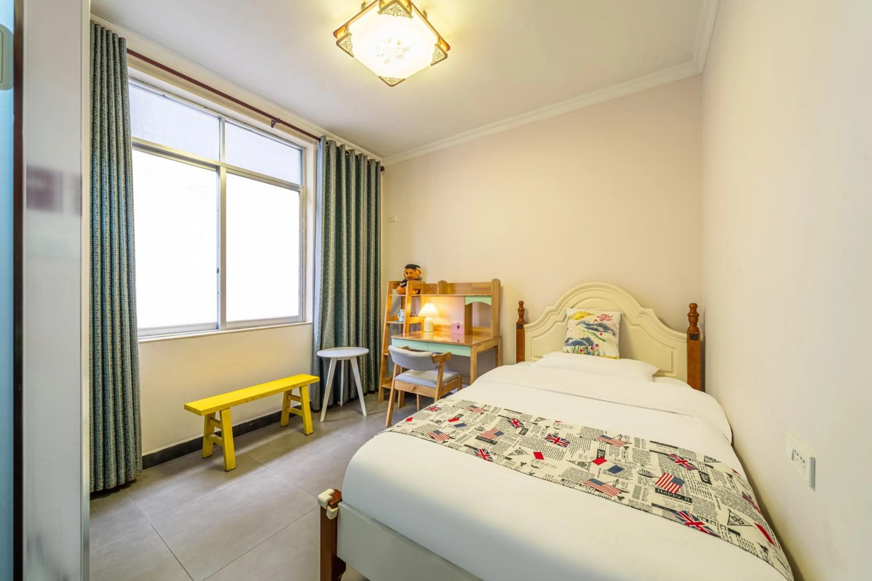 Photo of the whole room, Bed in Junshe Boutique Guest House-Complementary pick up servie for a 3-night stay in a deluxe room