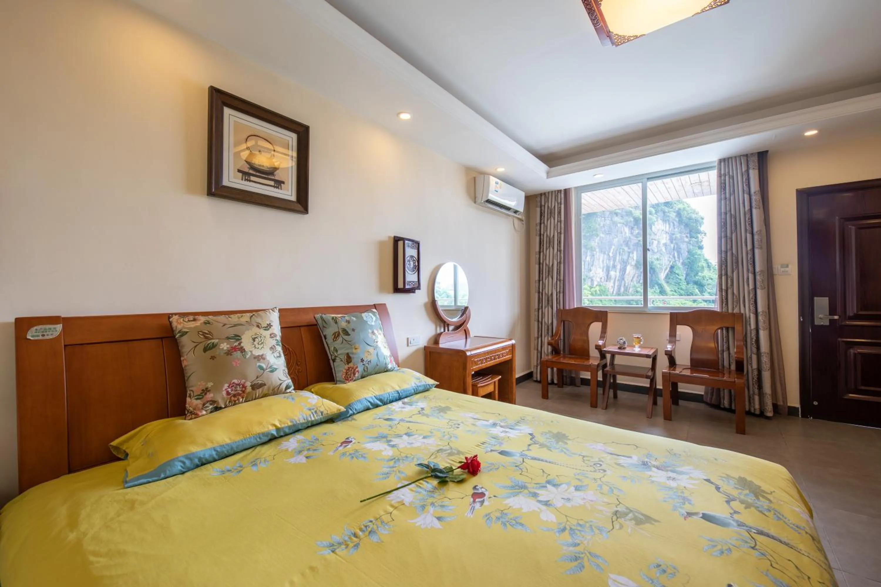 Mountain view, Bed in Junshe Boutique Guest House-Complementary pick up servie for a 3-night stay in a deluxe room