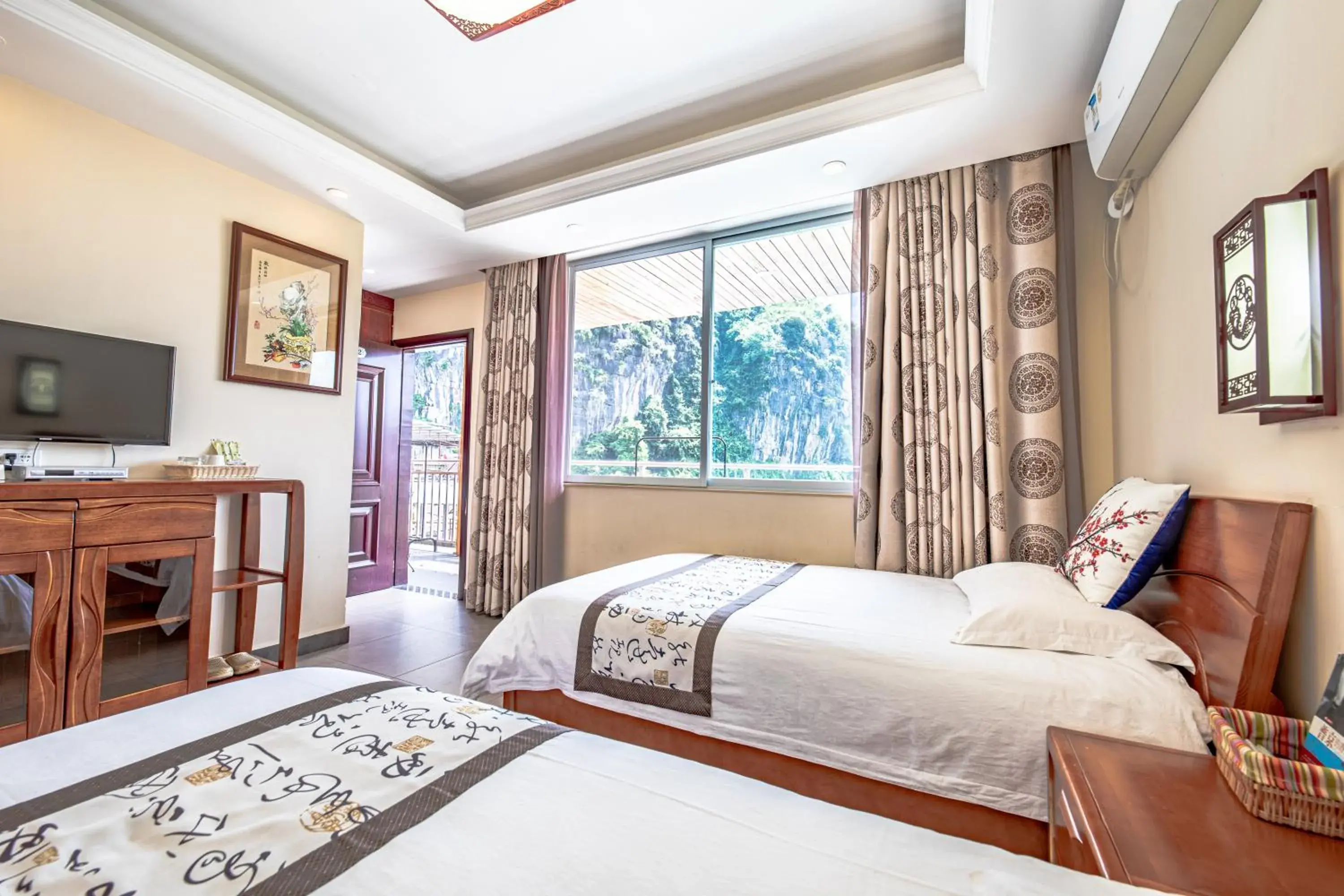 Deluxe Twin Room with Mountain View in Junshe Boutique Guest House-Complementary pick up servie for a 3-night stay in a deluxe room Deluxe Twin Room with Mountain View in Junshe Boutique Guest House-Complementary pick up servie for a 3-night stay in a deluxe room